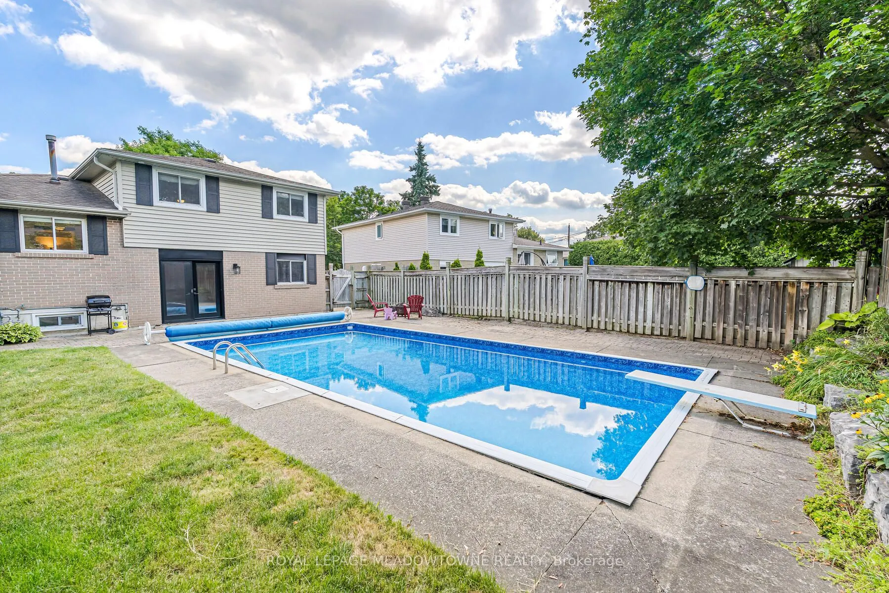 113 Irwin Crescent