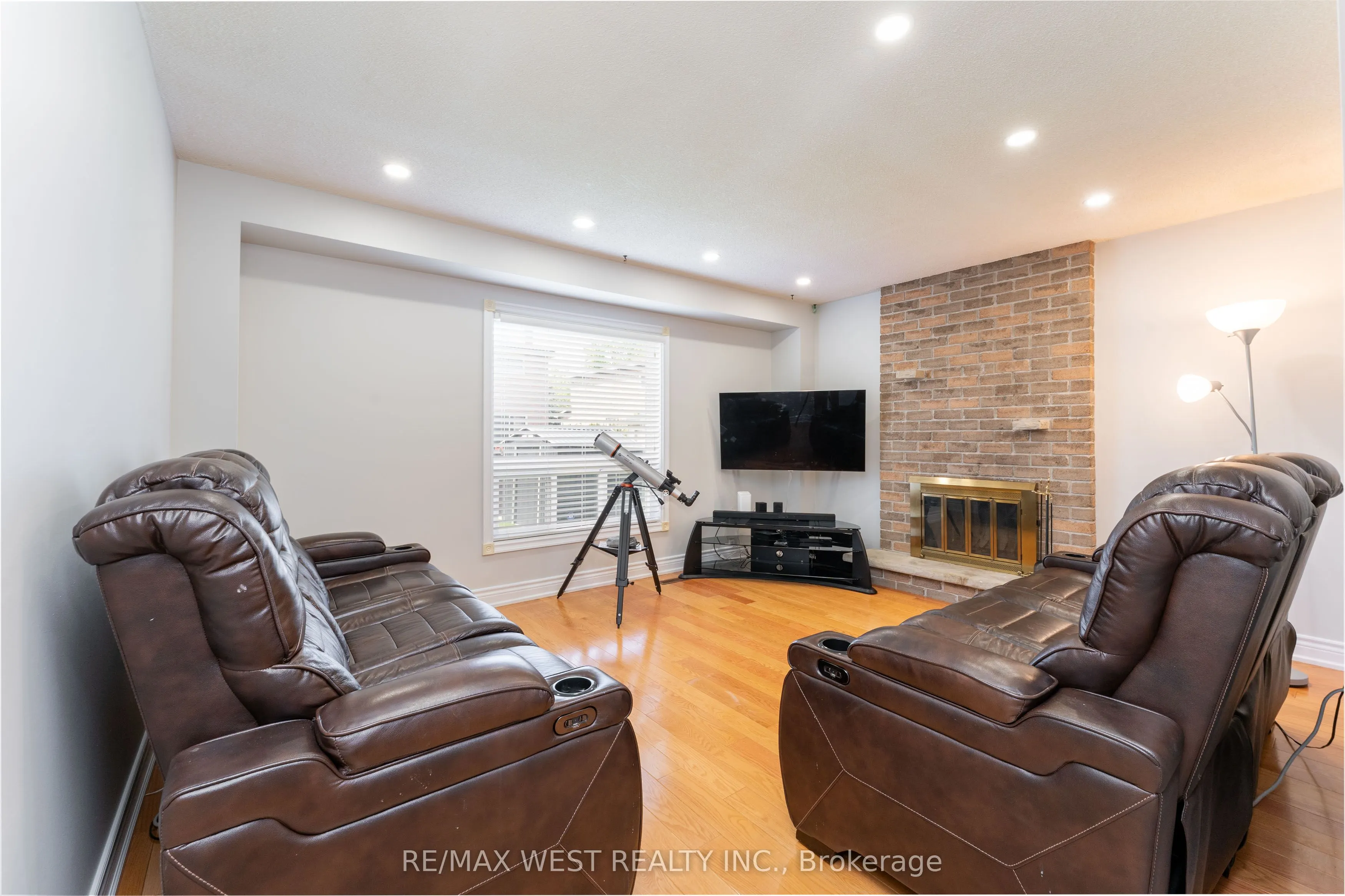 991 Mannington Lane