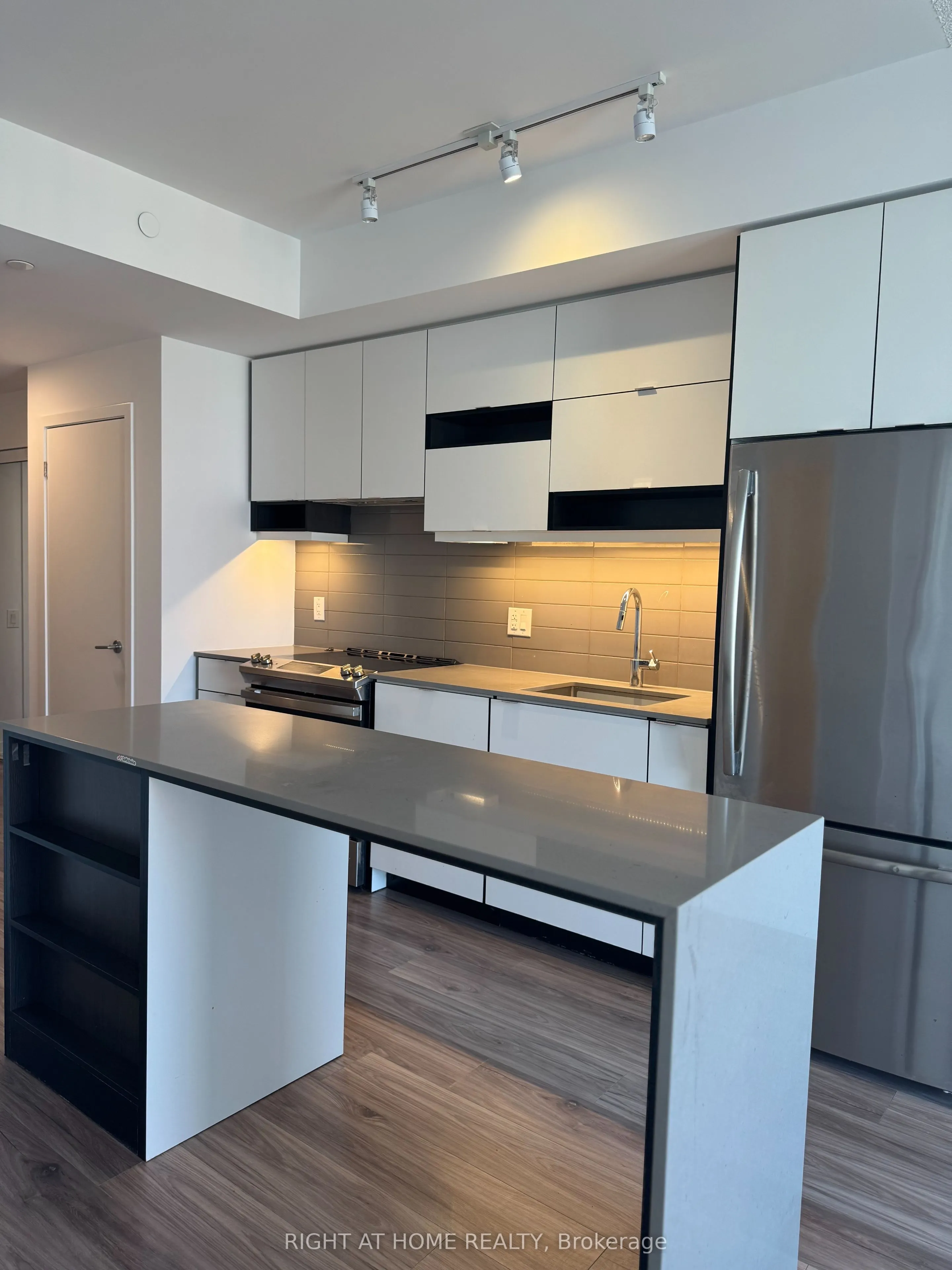 4065 CONFEDERATION Parkway, #3106