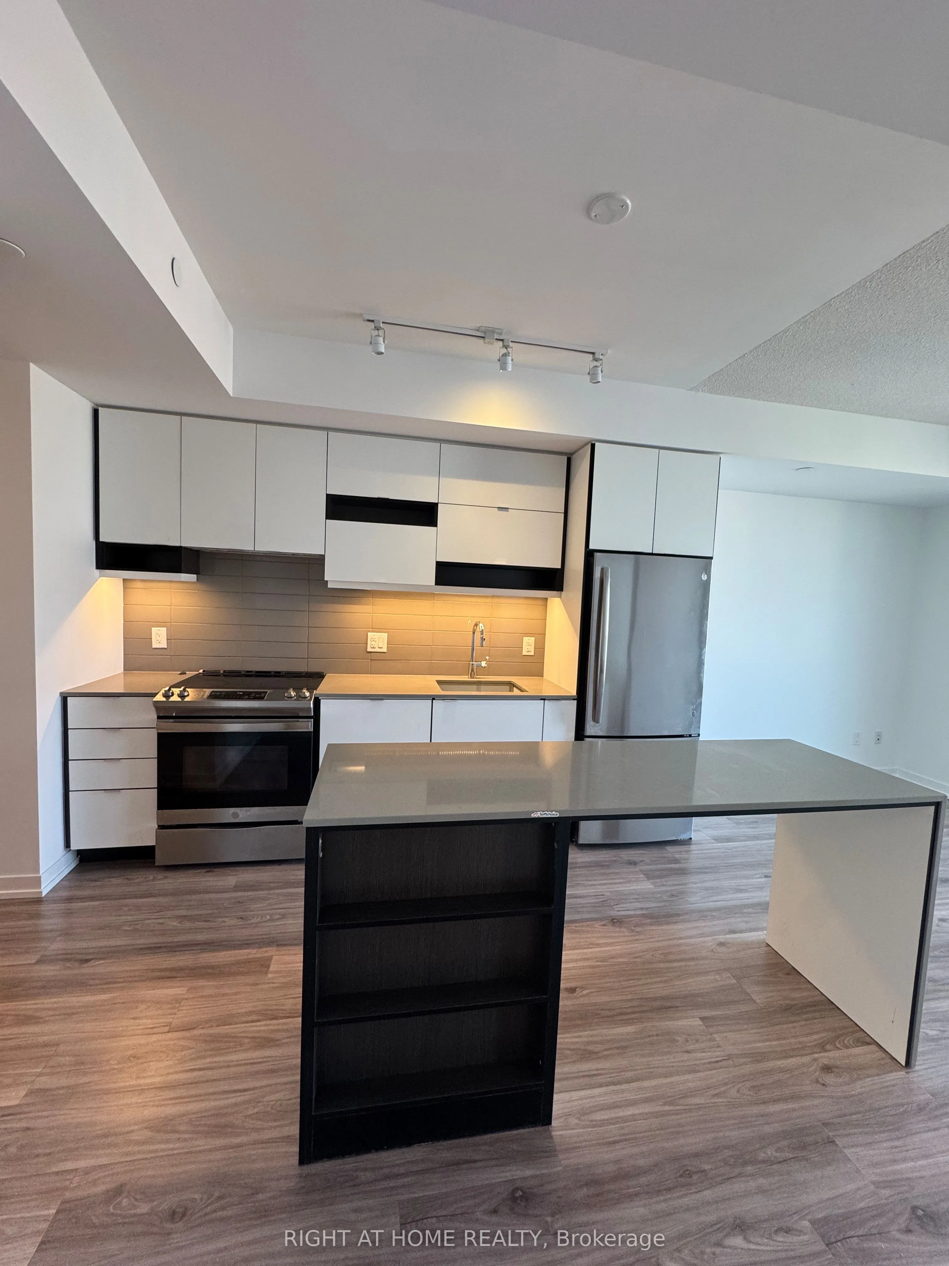 4065 CONFEDERATION Parkway, #3106