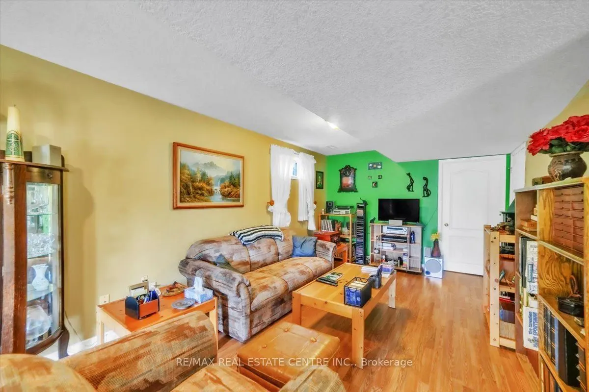 35 Cameron Court