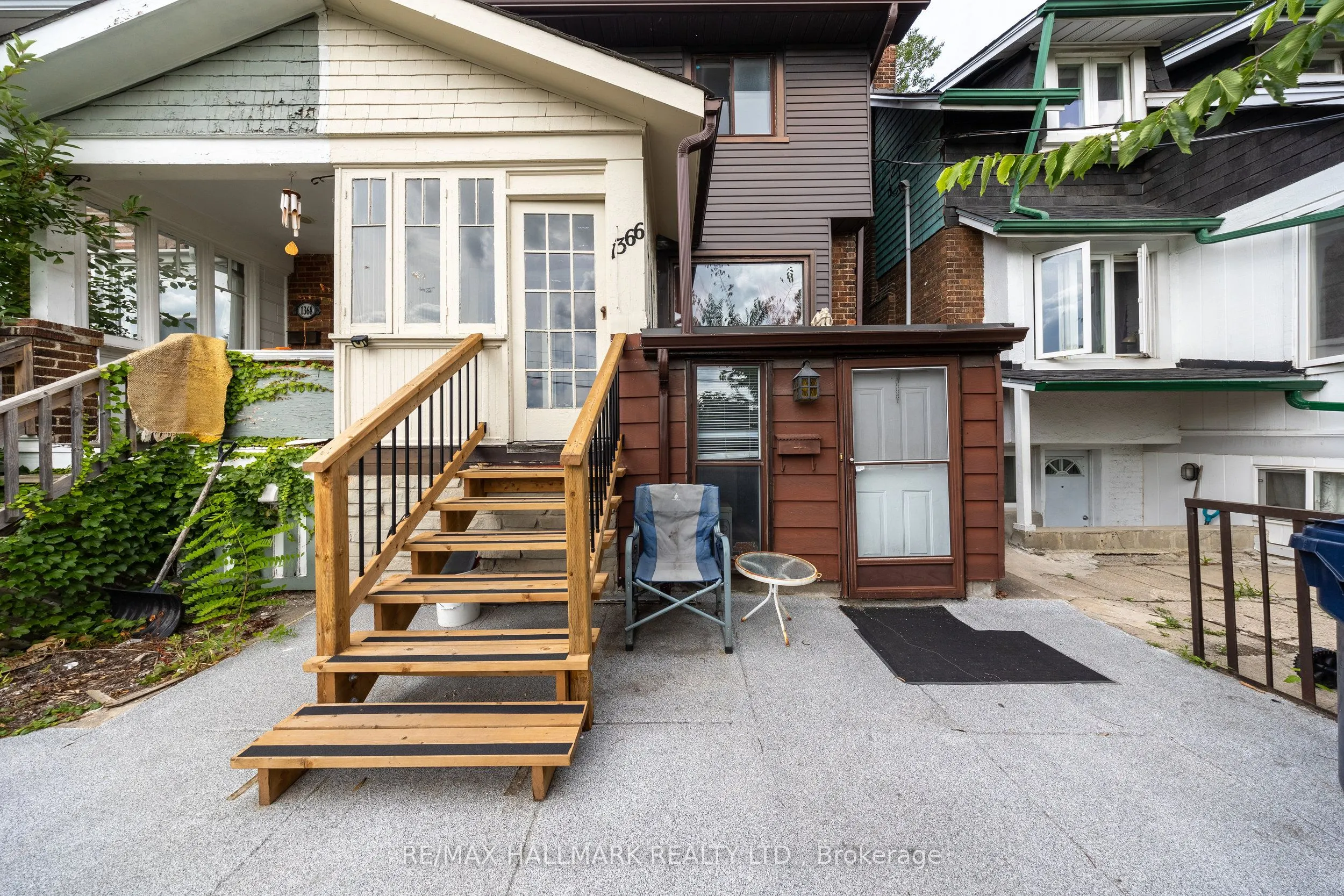 1366 Davenport Road #Upper