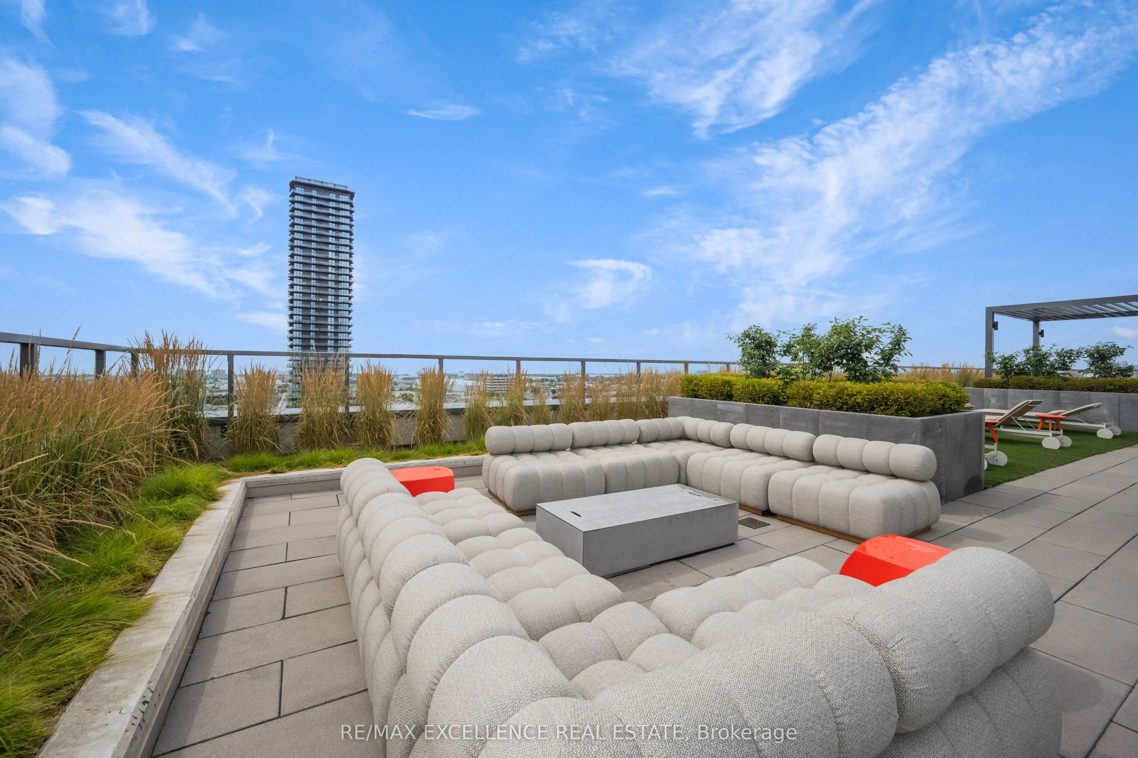 1195 The Queensway Street, #702