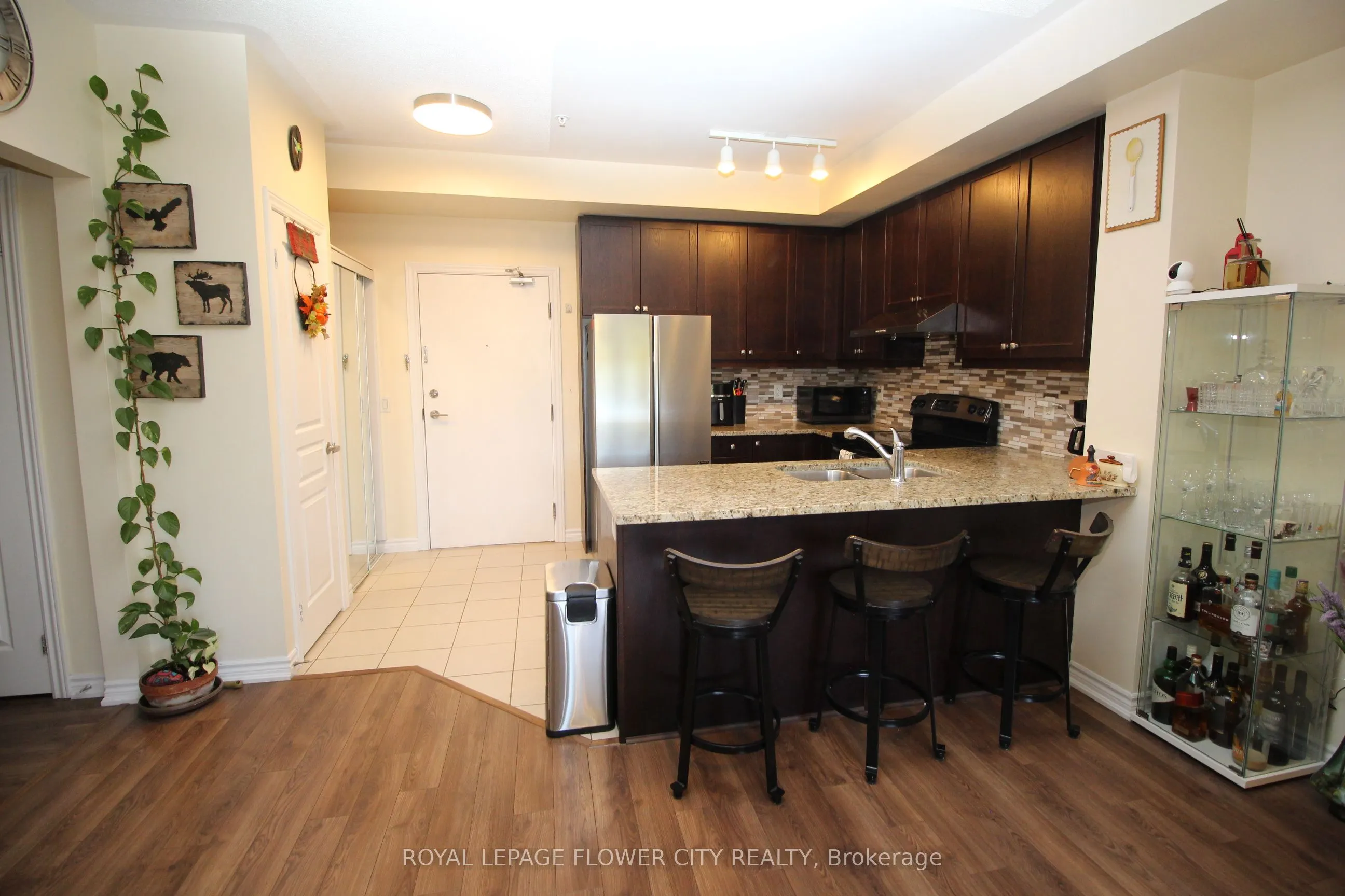 570 Lolita Gardens, #215
