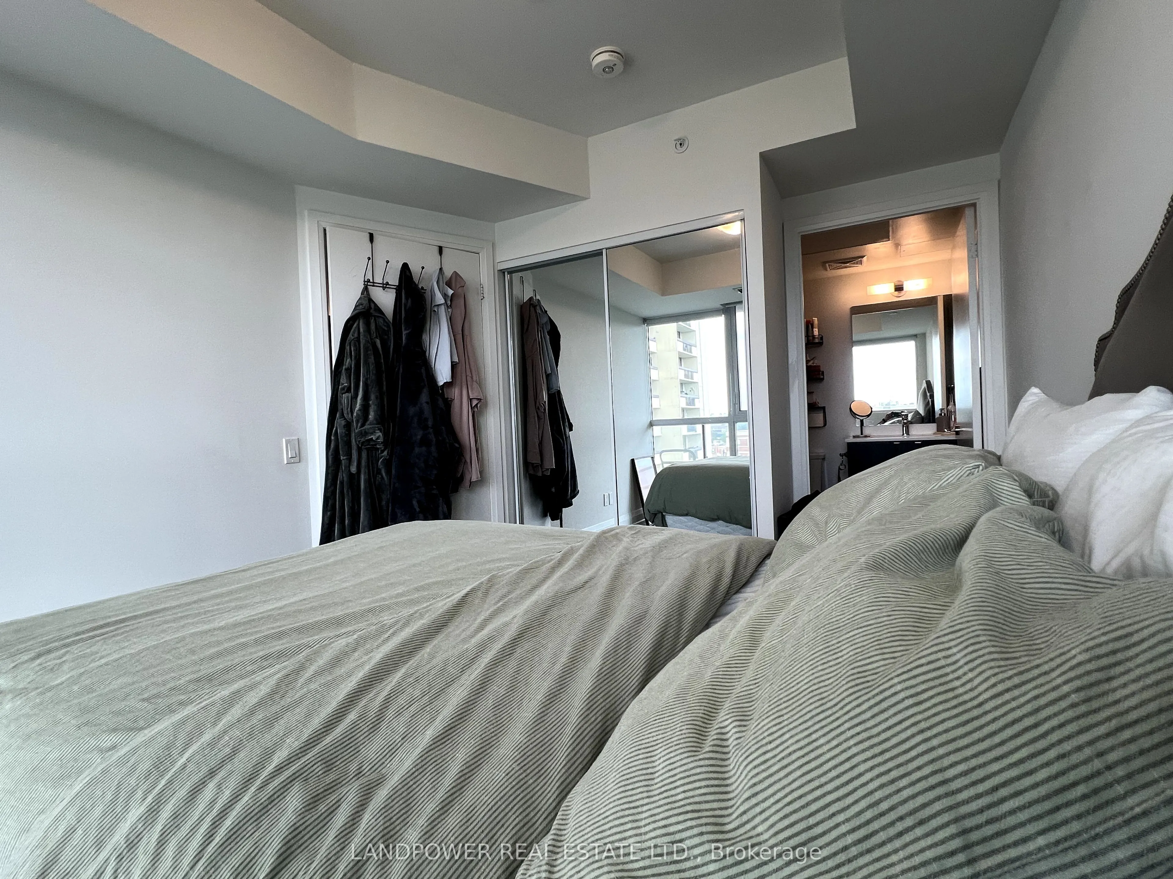 1461 Lawrence Avenue W, #908