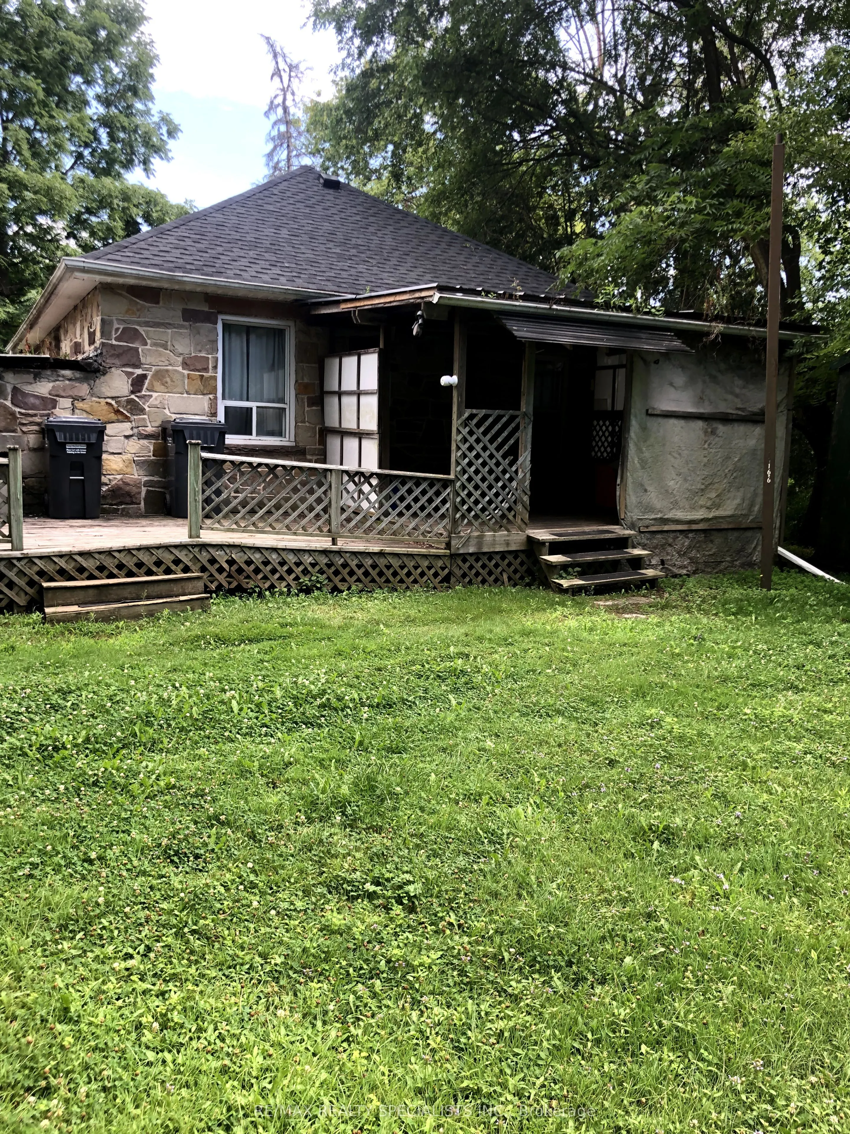 2702 Embleton Road