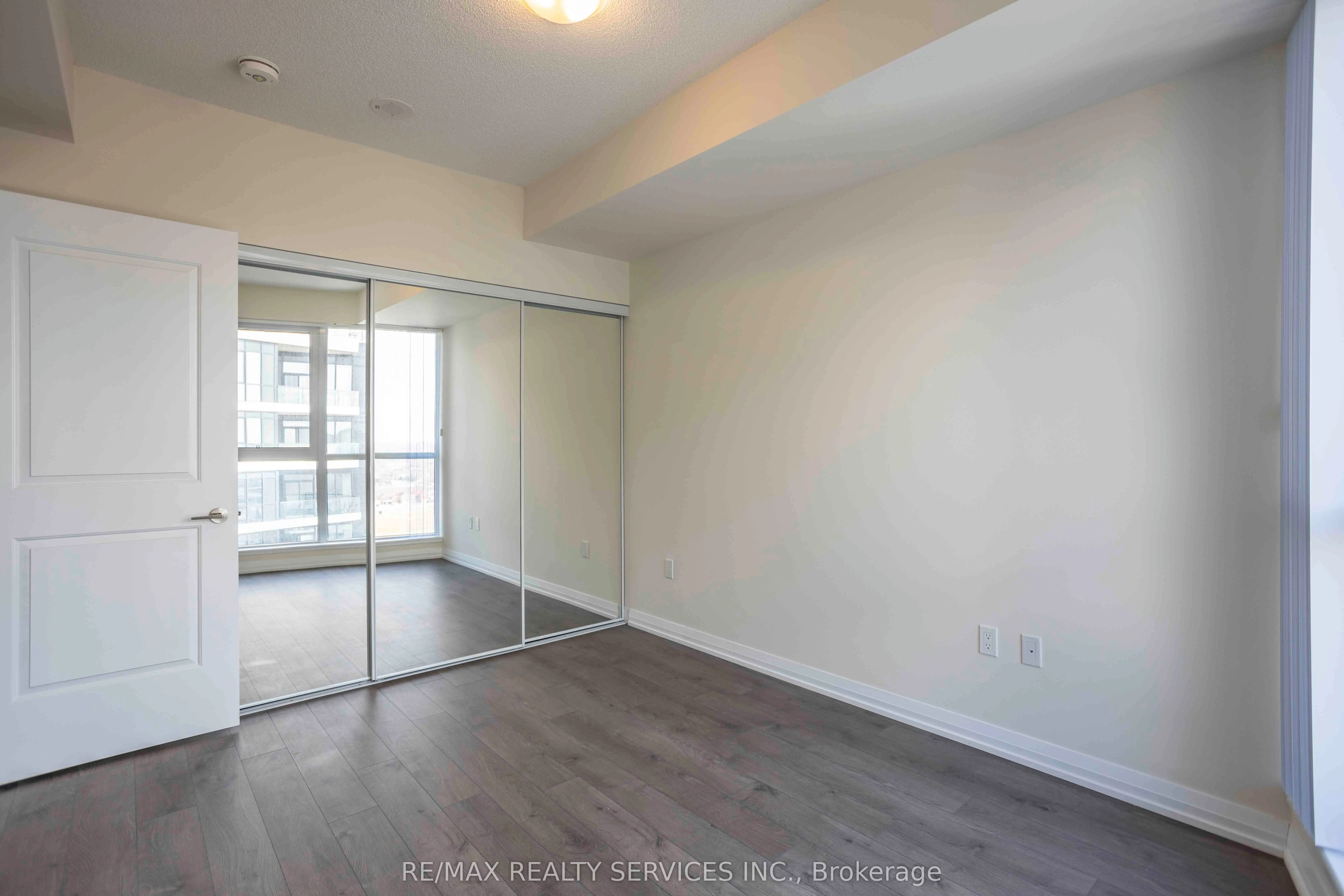 35 Watergarden Drive W, #1215