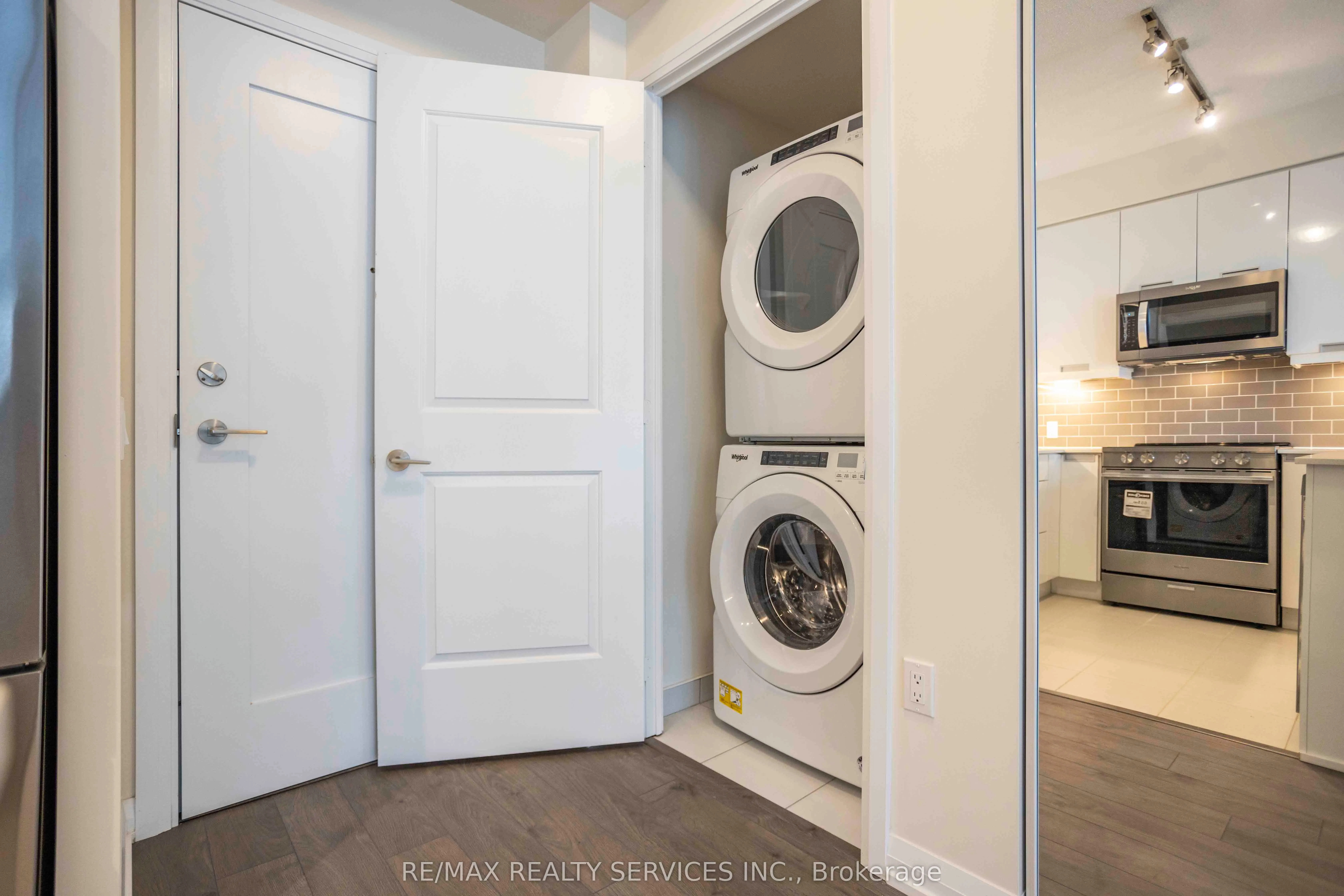 35 Watergarden Drive W, #1215