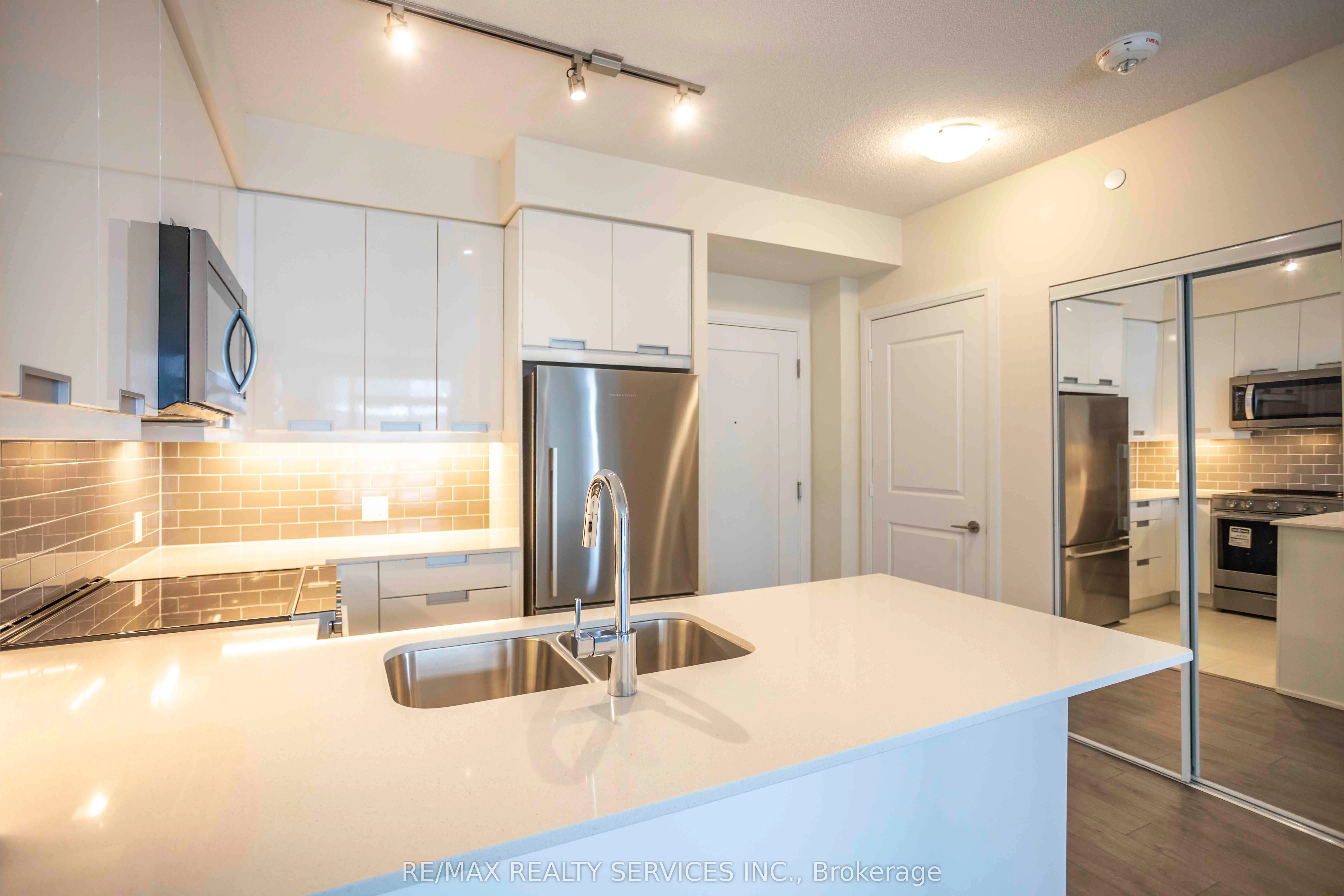 35 Watergarden Drive W, #1215