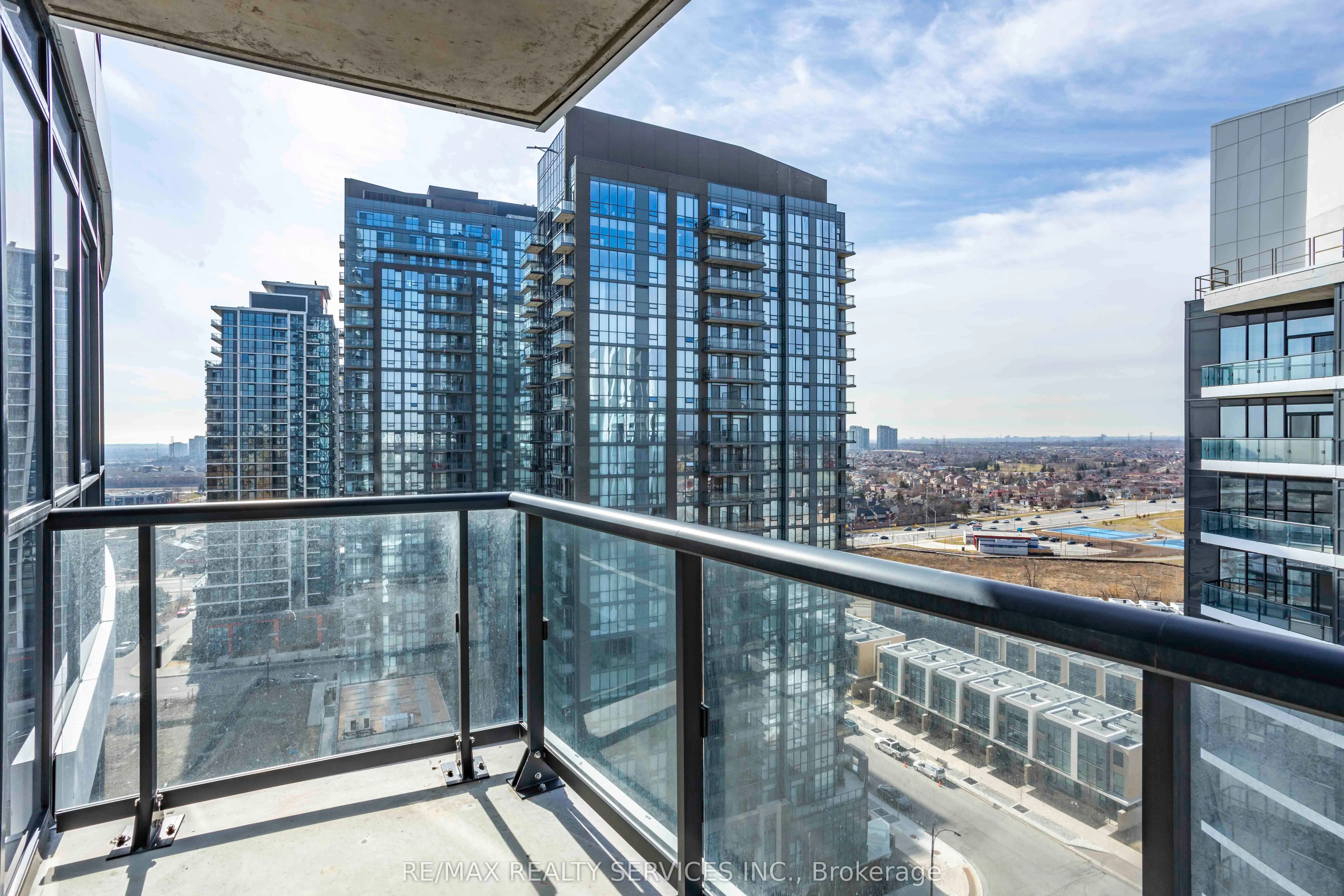 35 Watergarden Drive W, #1215