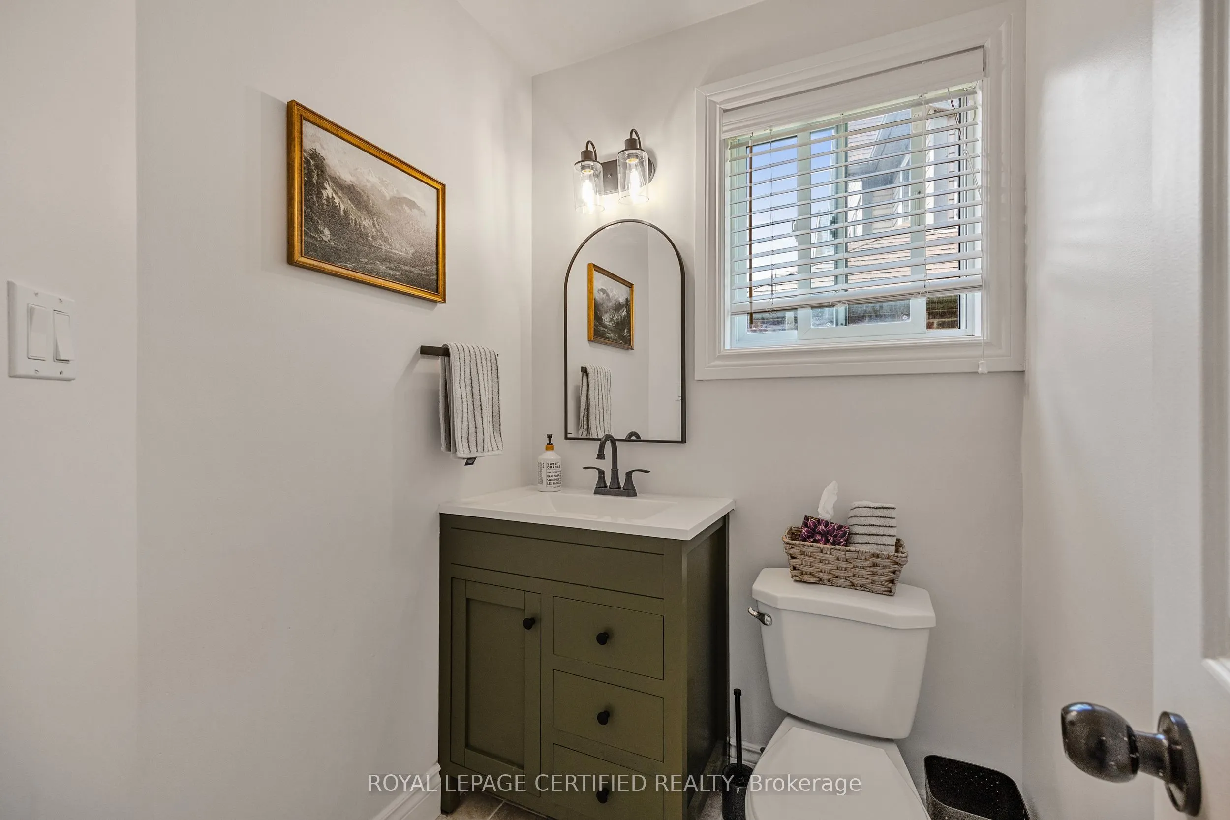 84 Colbourne Crescent
