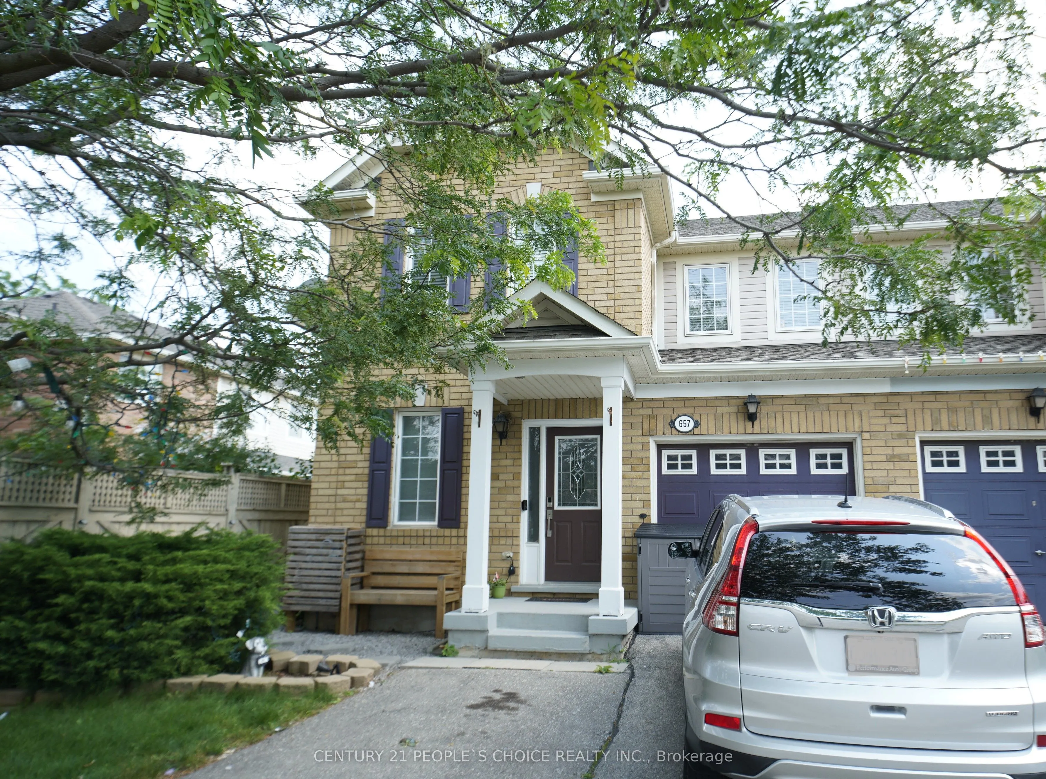 657 Thompson Road S