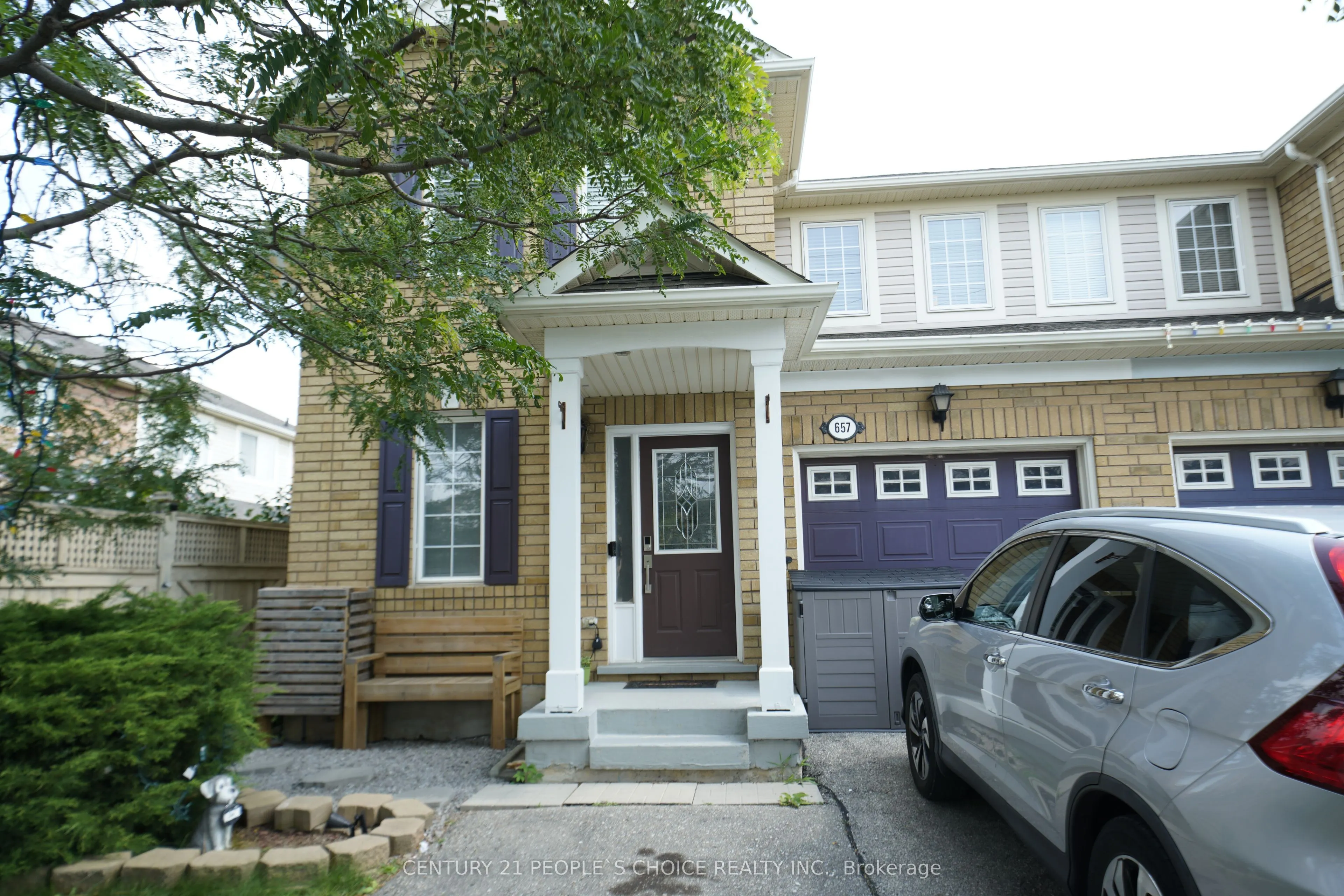 657 Thompson Road S