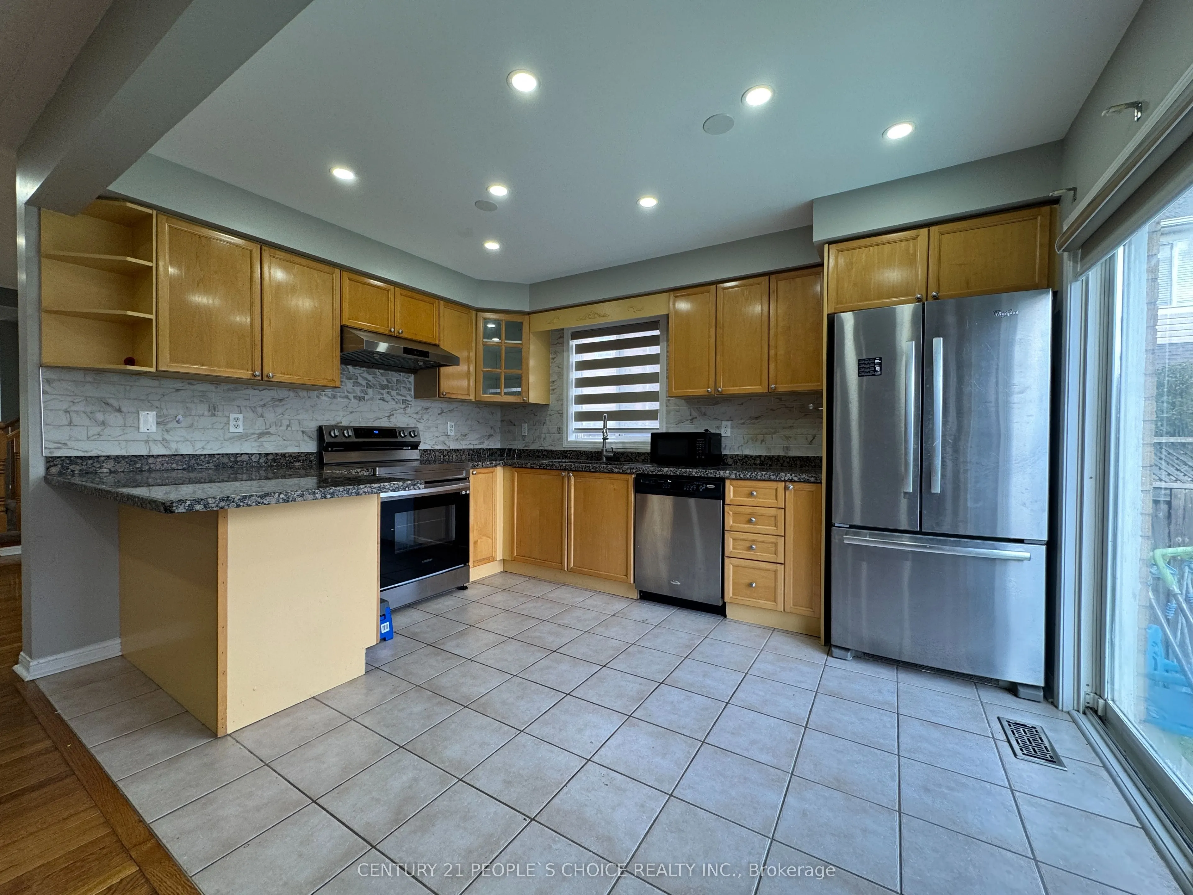 657 Thompson Road S