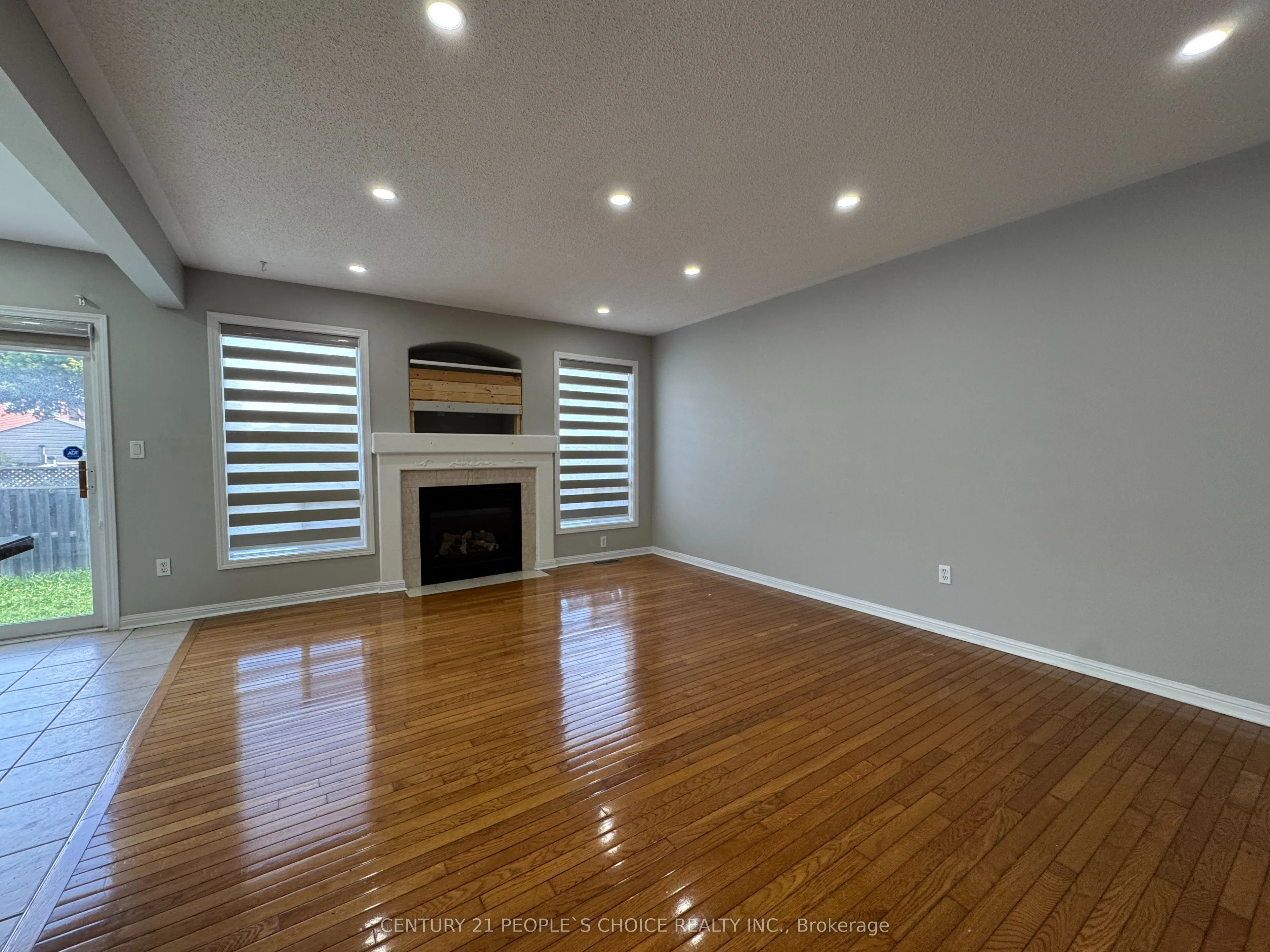 657 Thompson Road S