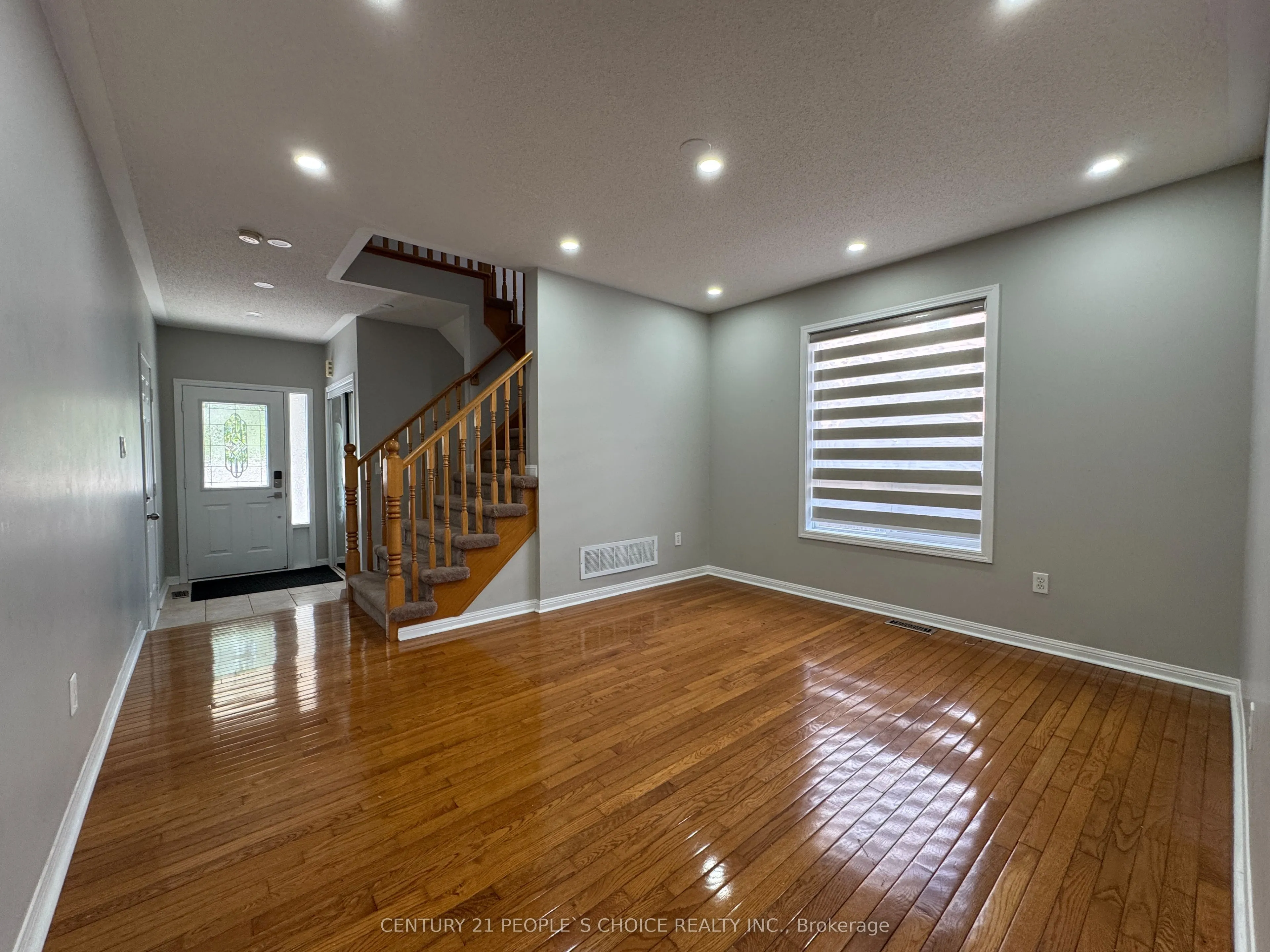 657 Thompson Road S
