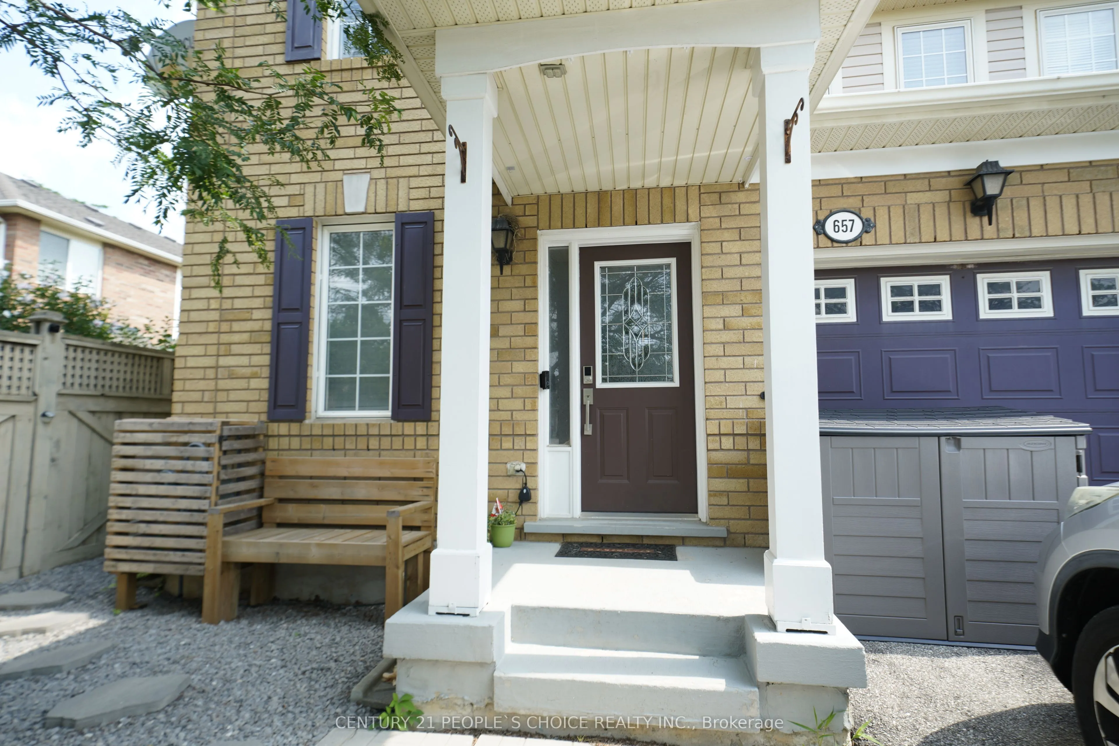 657 Thompson Road S