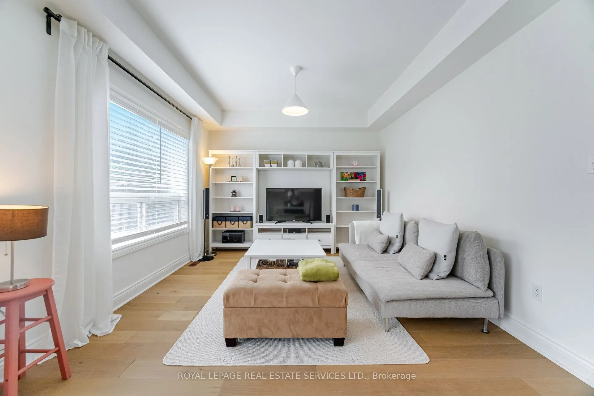3896 Bloomington Crescent