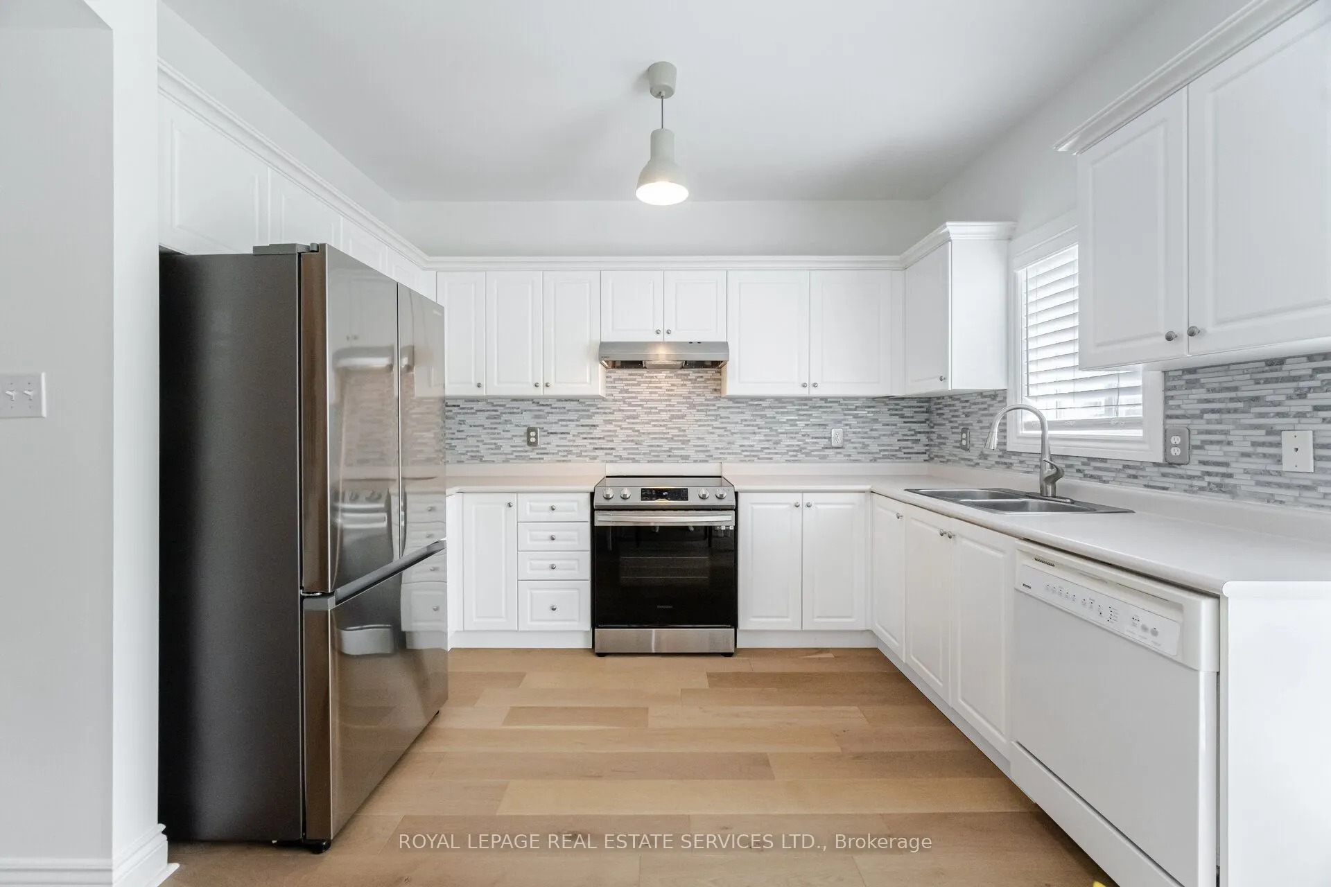 3896 Bloomington Crescent