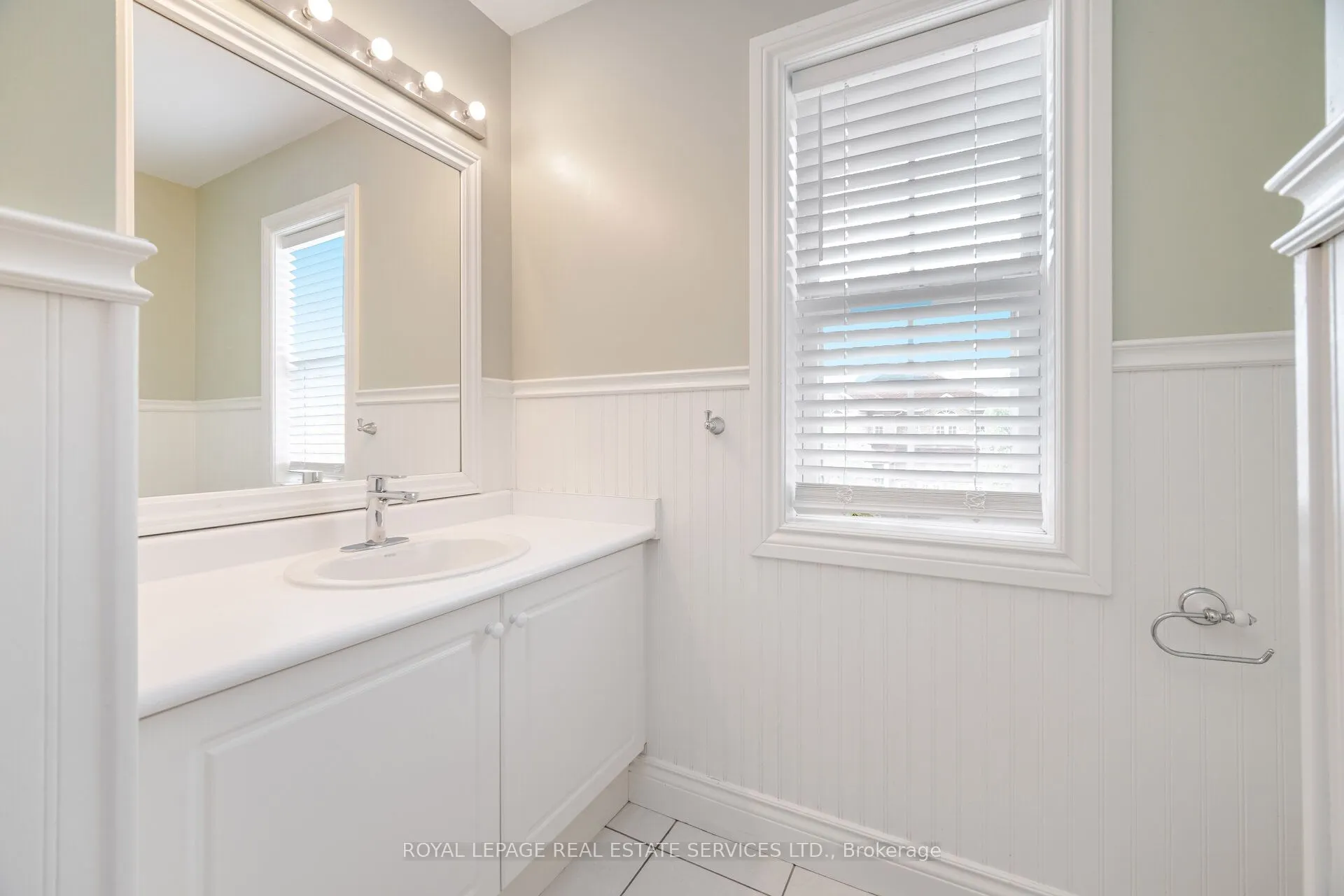 3896 Bloomington Crescent