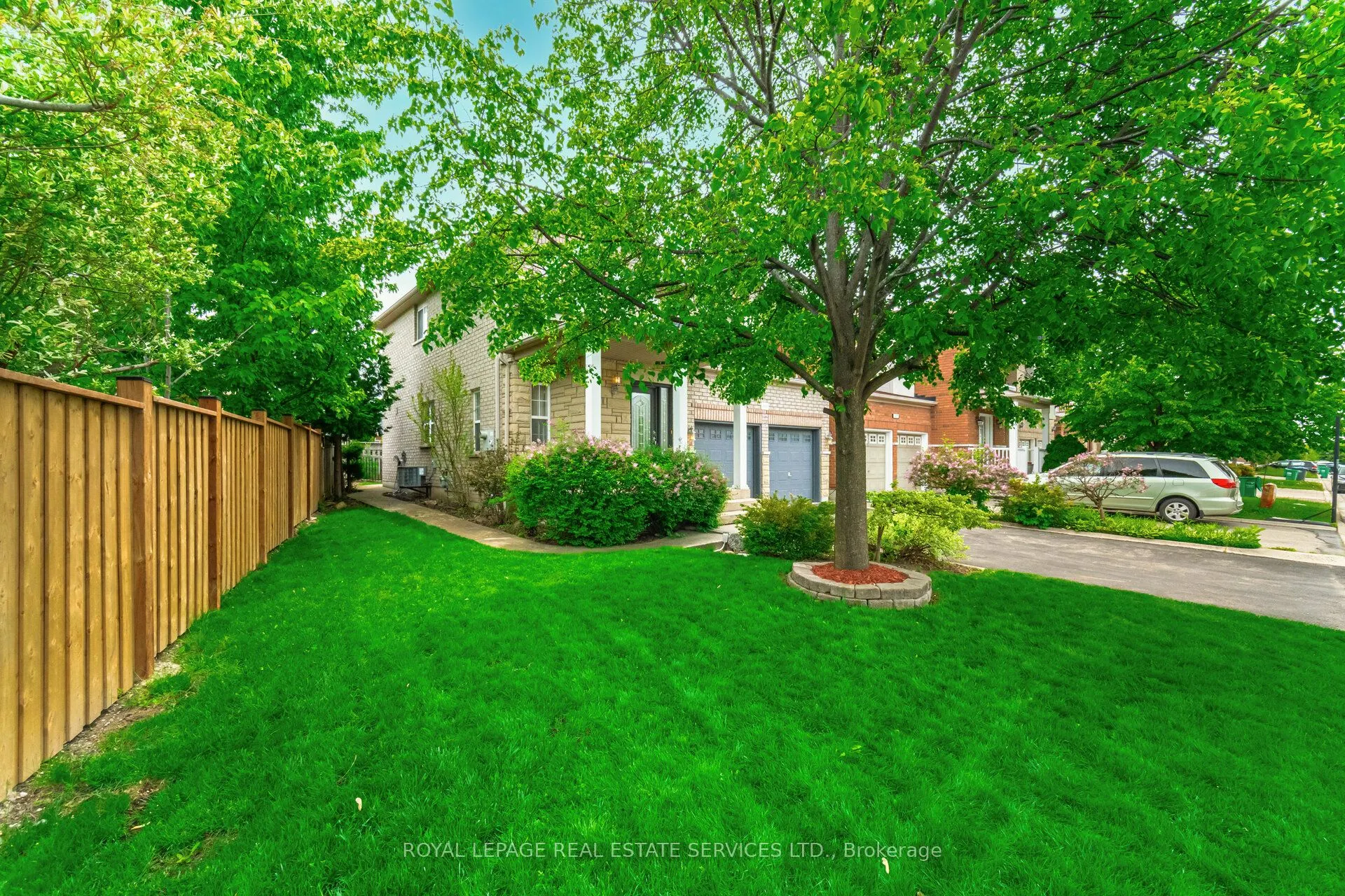 3896 Bloomington Crescent