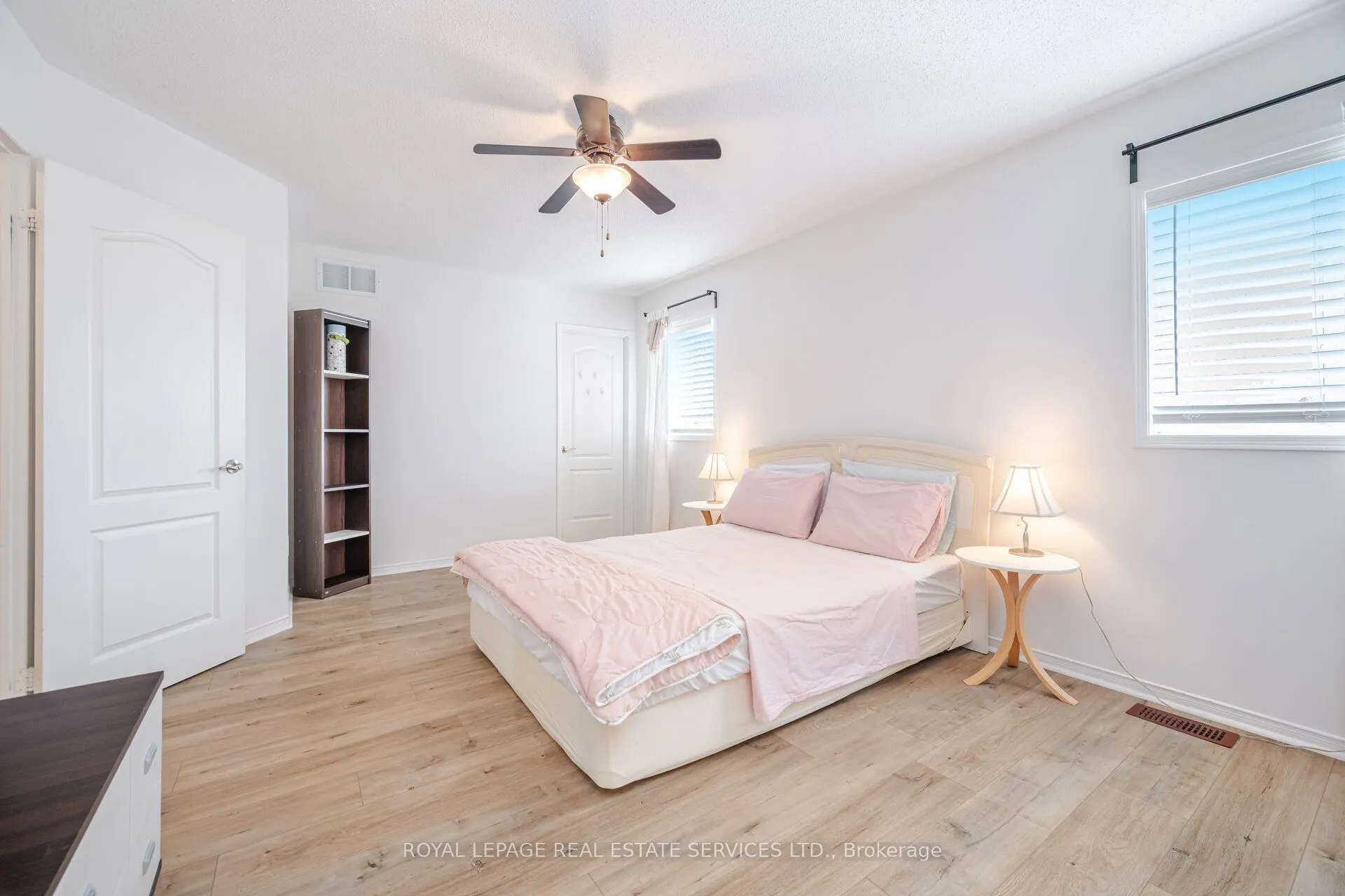 3896 Bloomington Crescent
