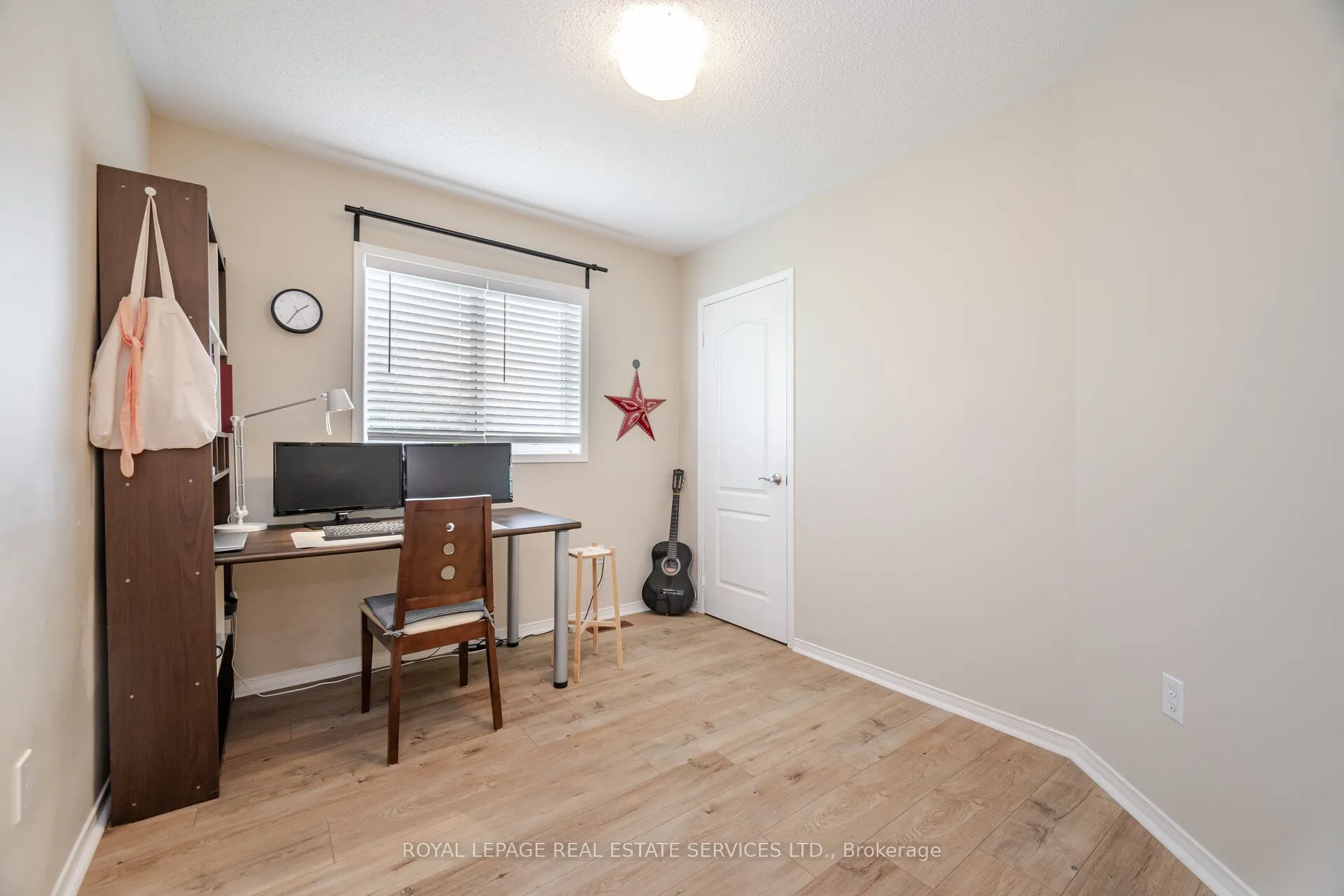 3896 Bloomington Crescent