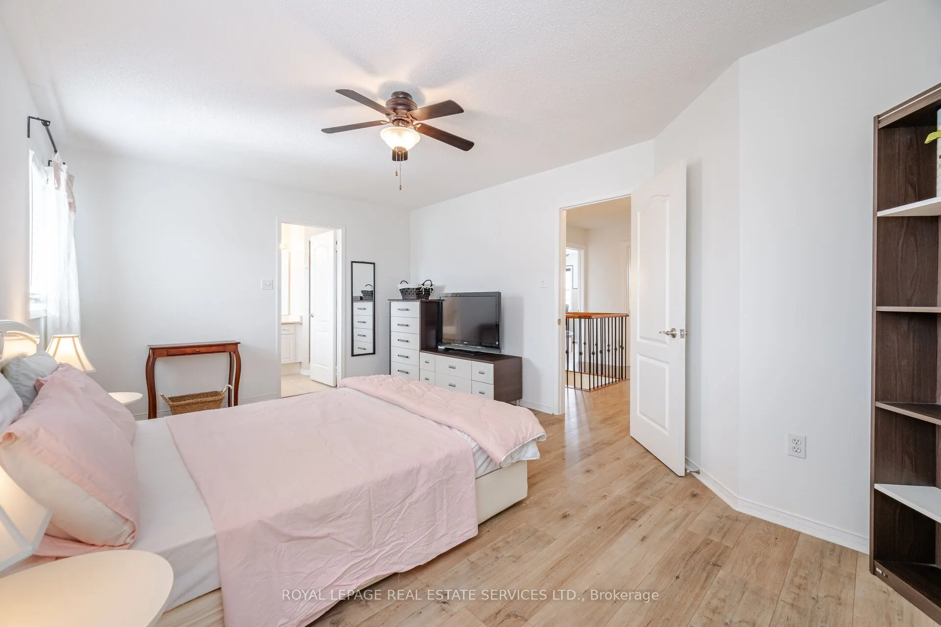 3896 Bloomington Crescent