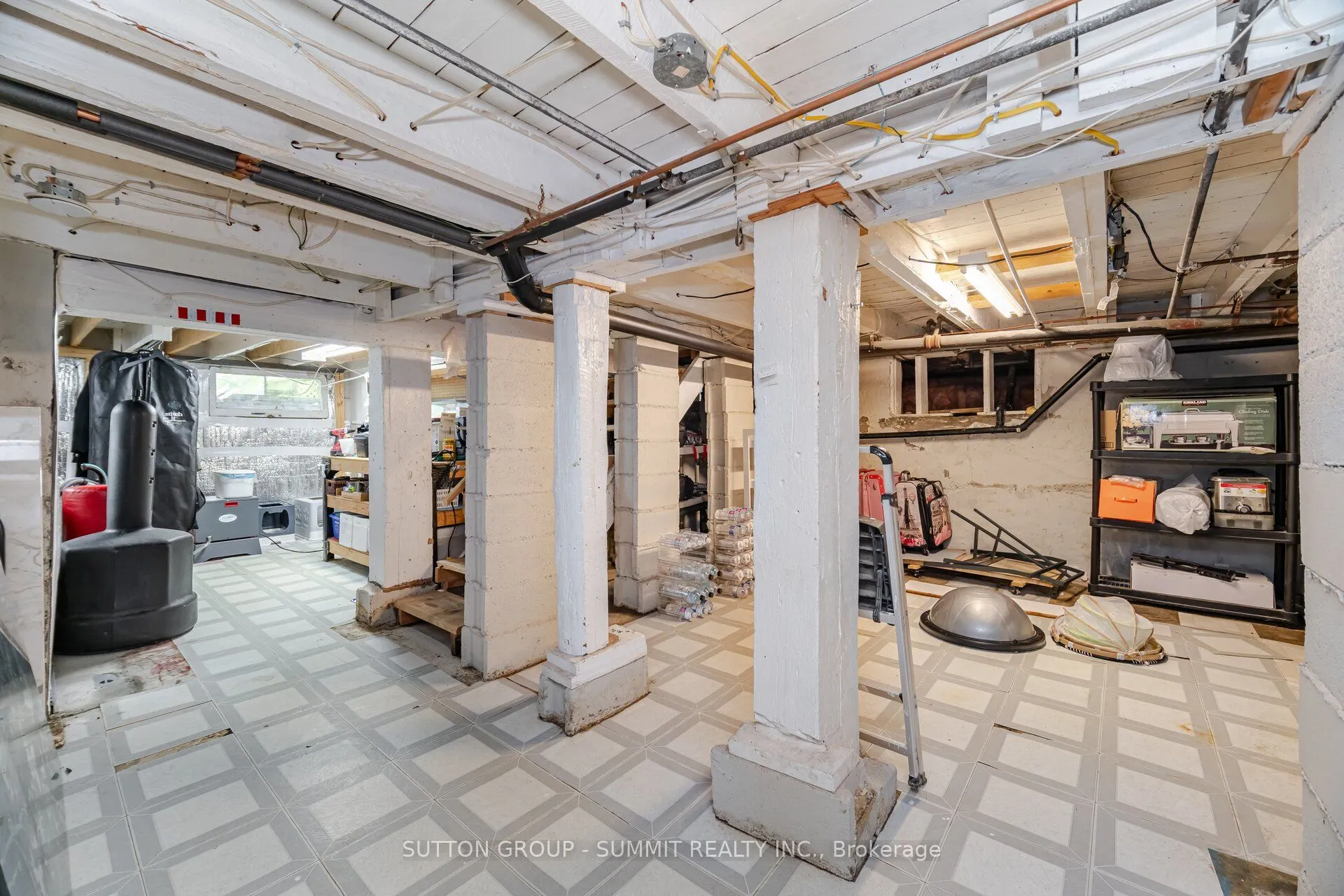38 JOHN Street S