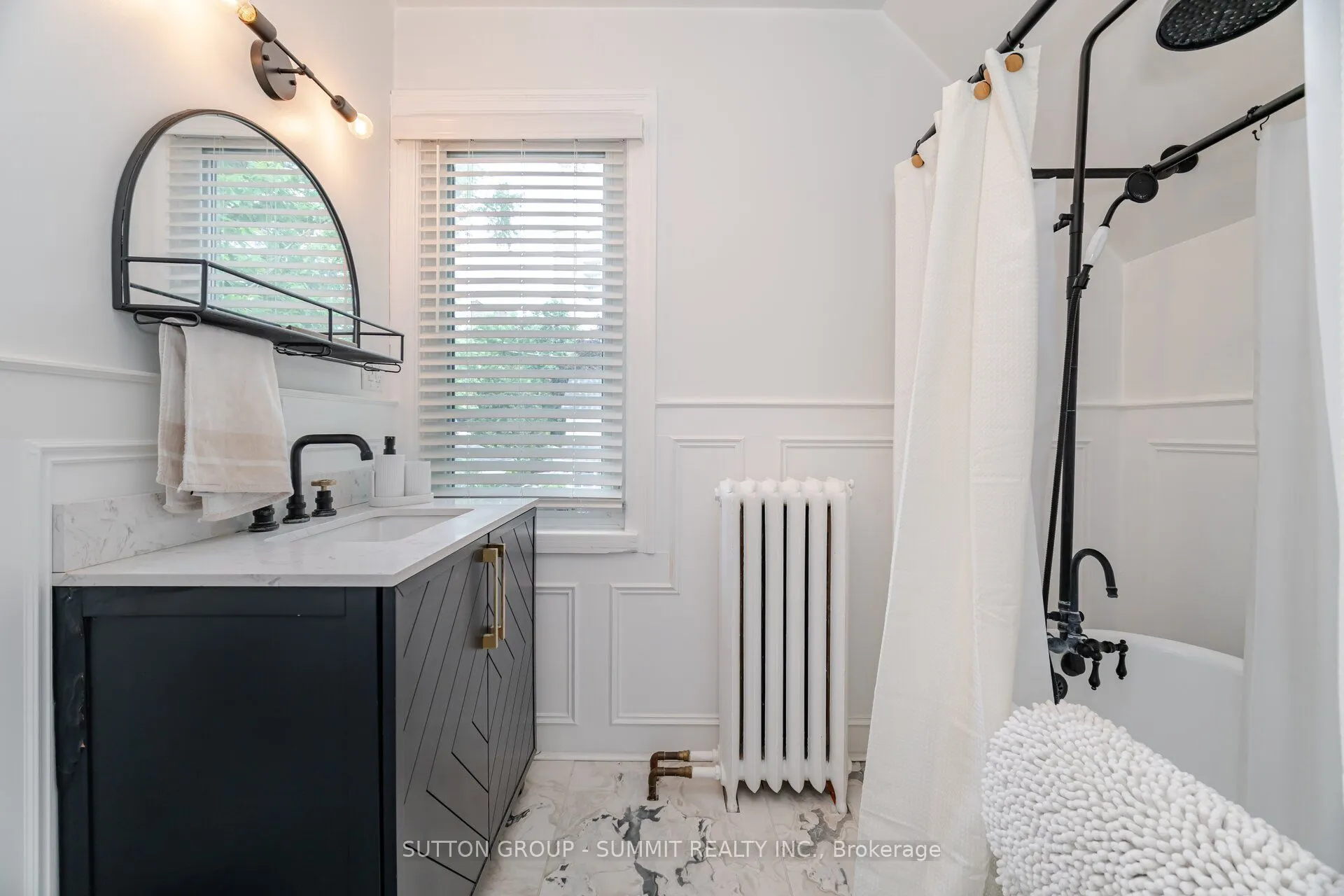38 JOHN Street S