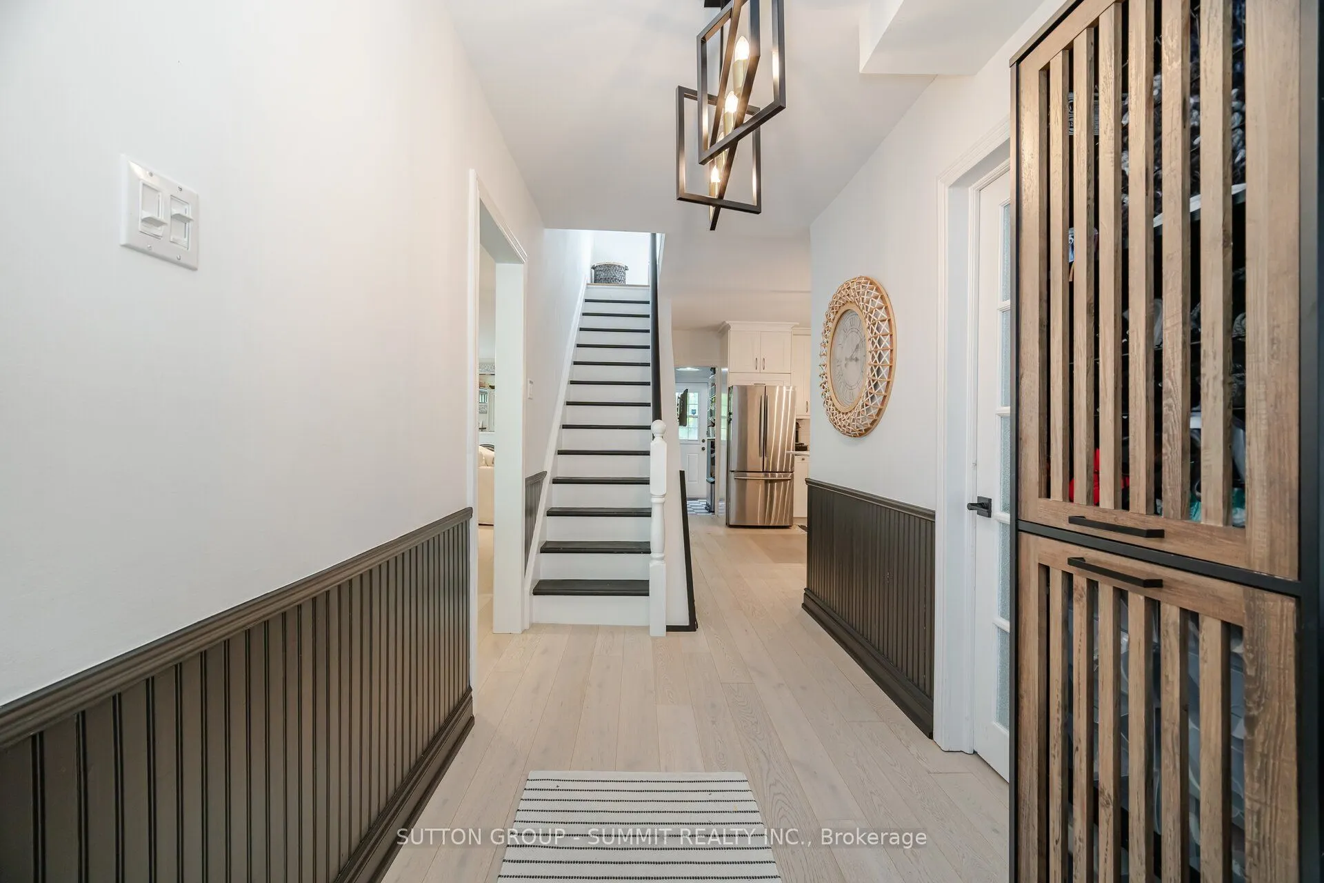 38 JOHN Street S