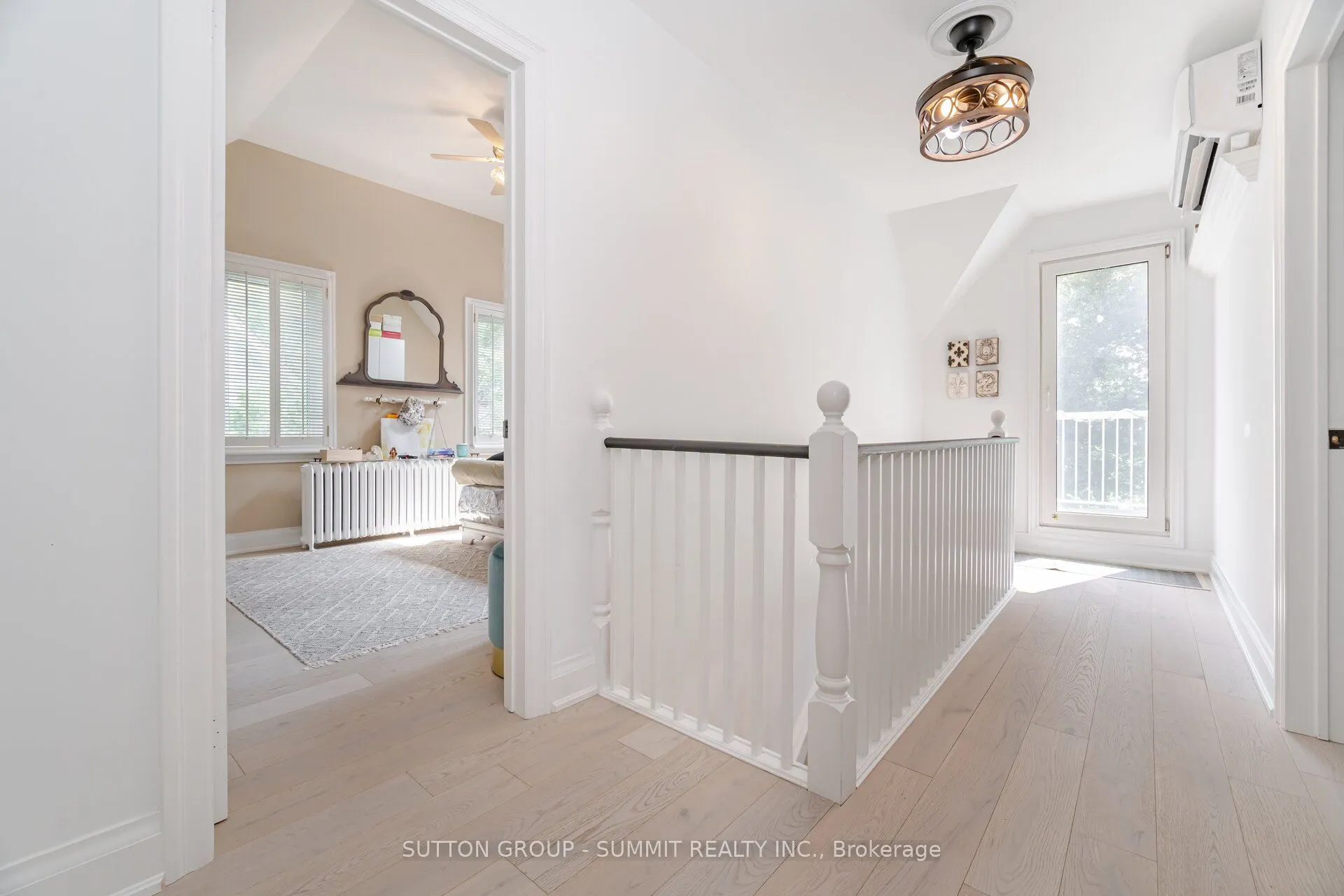 38 JOHN Street S