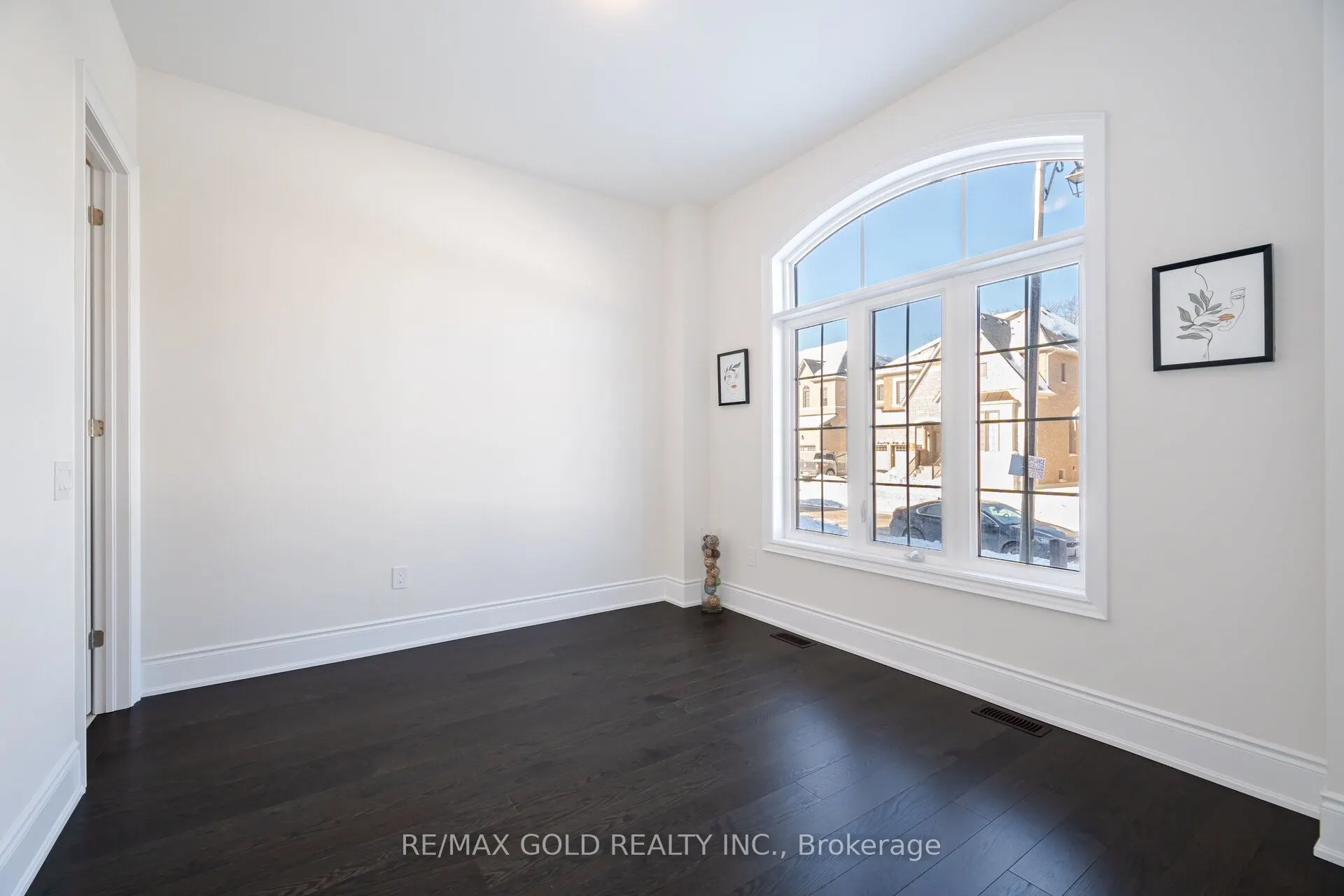82 Raspberry Ridge Avenue