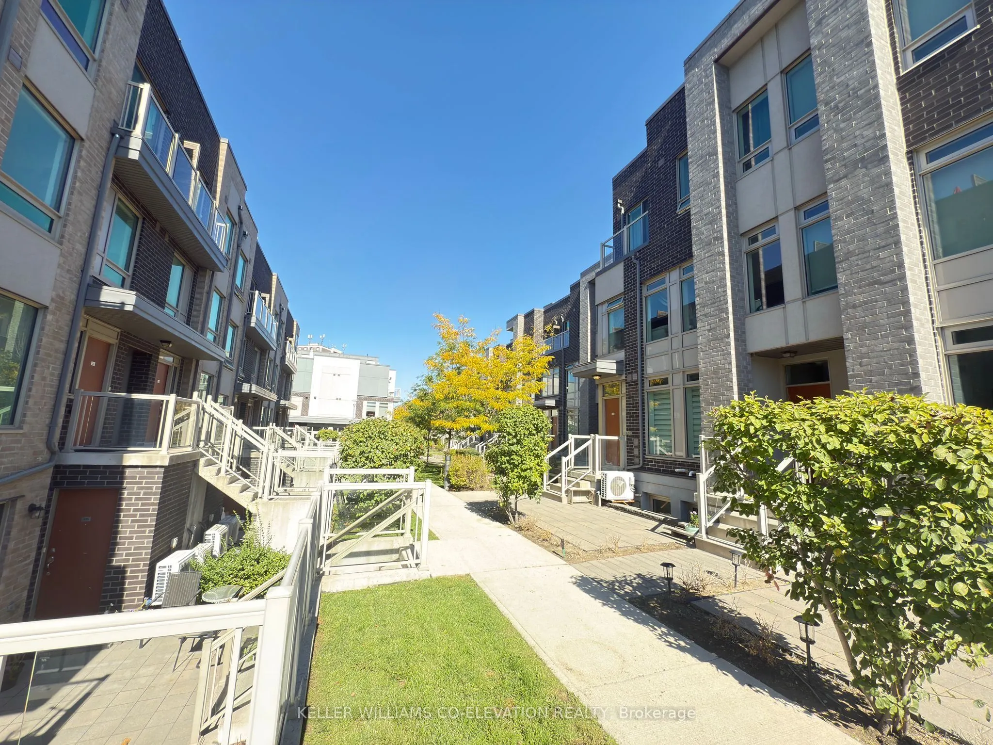 11 Applewood Lane, #112