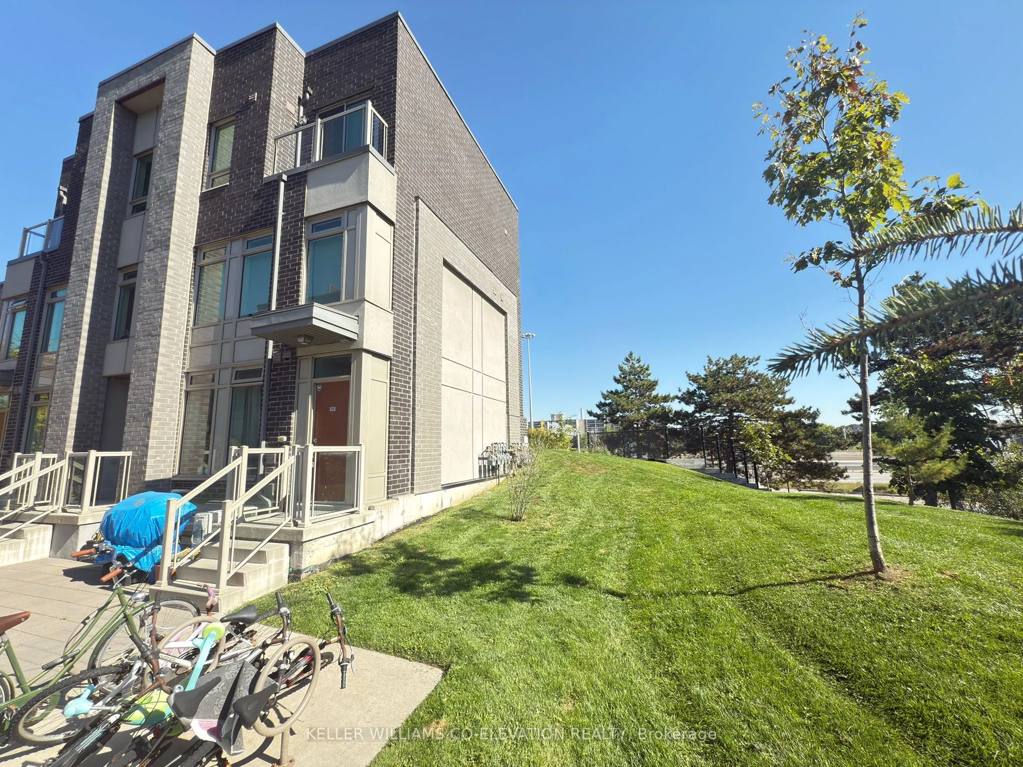 11 Applewood Lane, #112