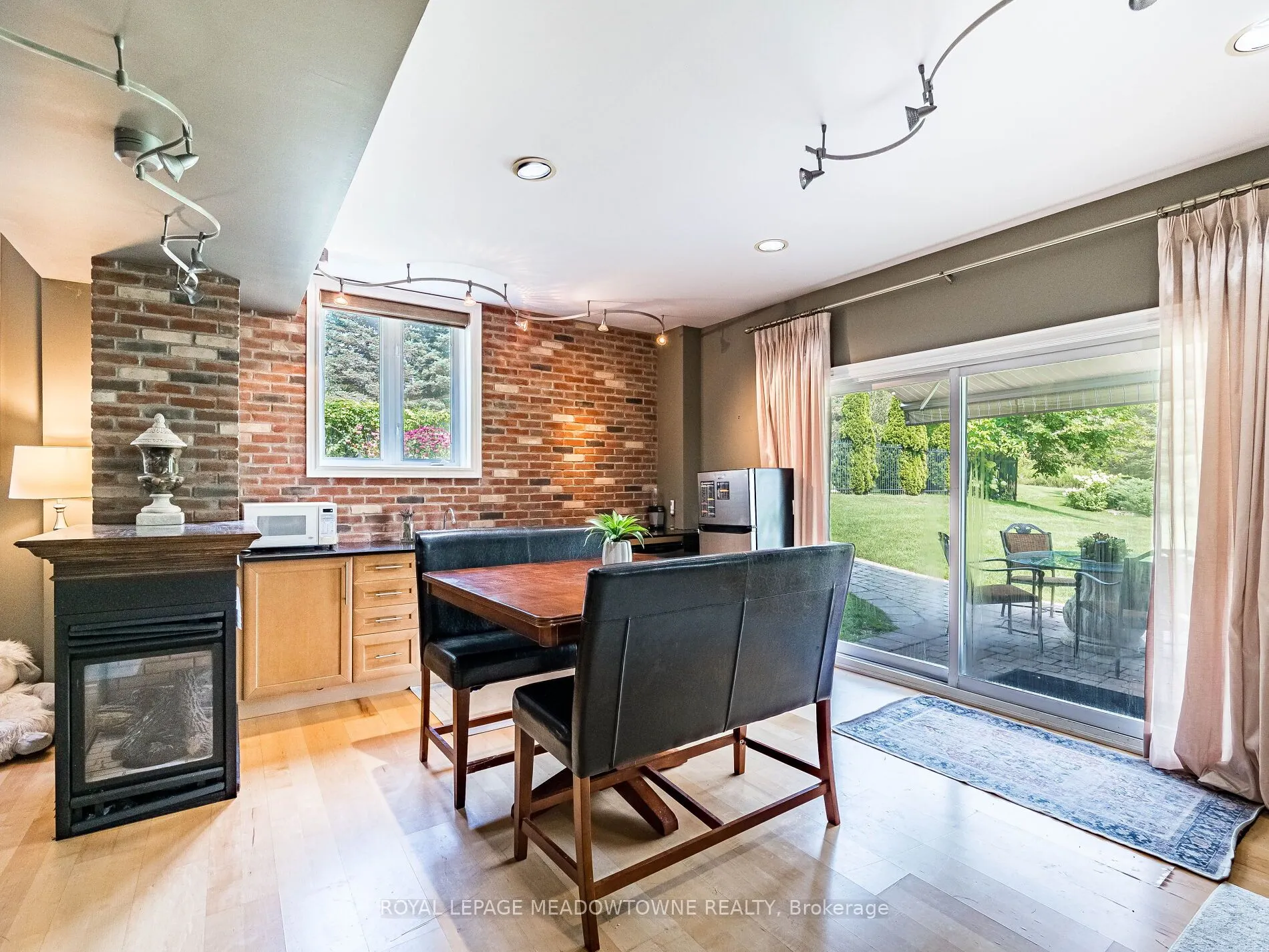 8 Deer Run Crescent