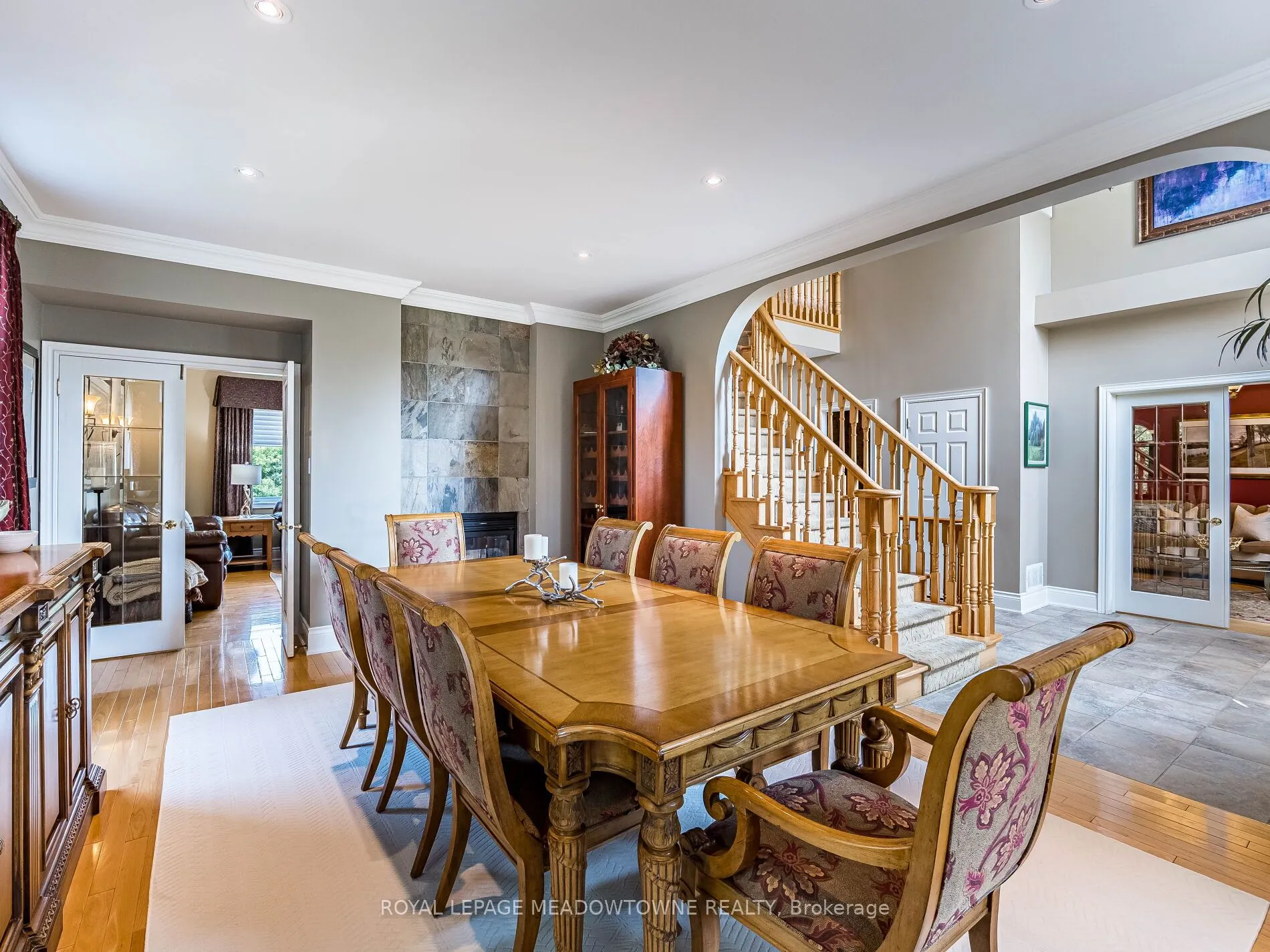 8 Deer Run Crescent