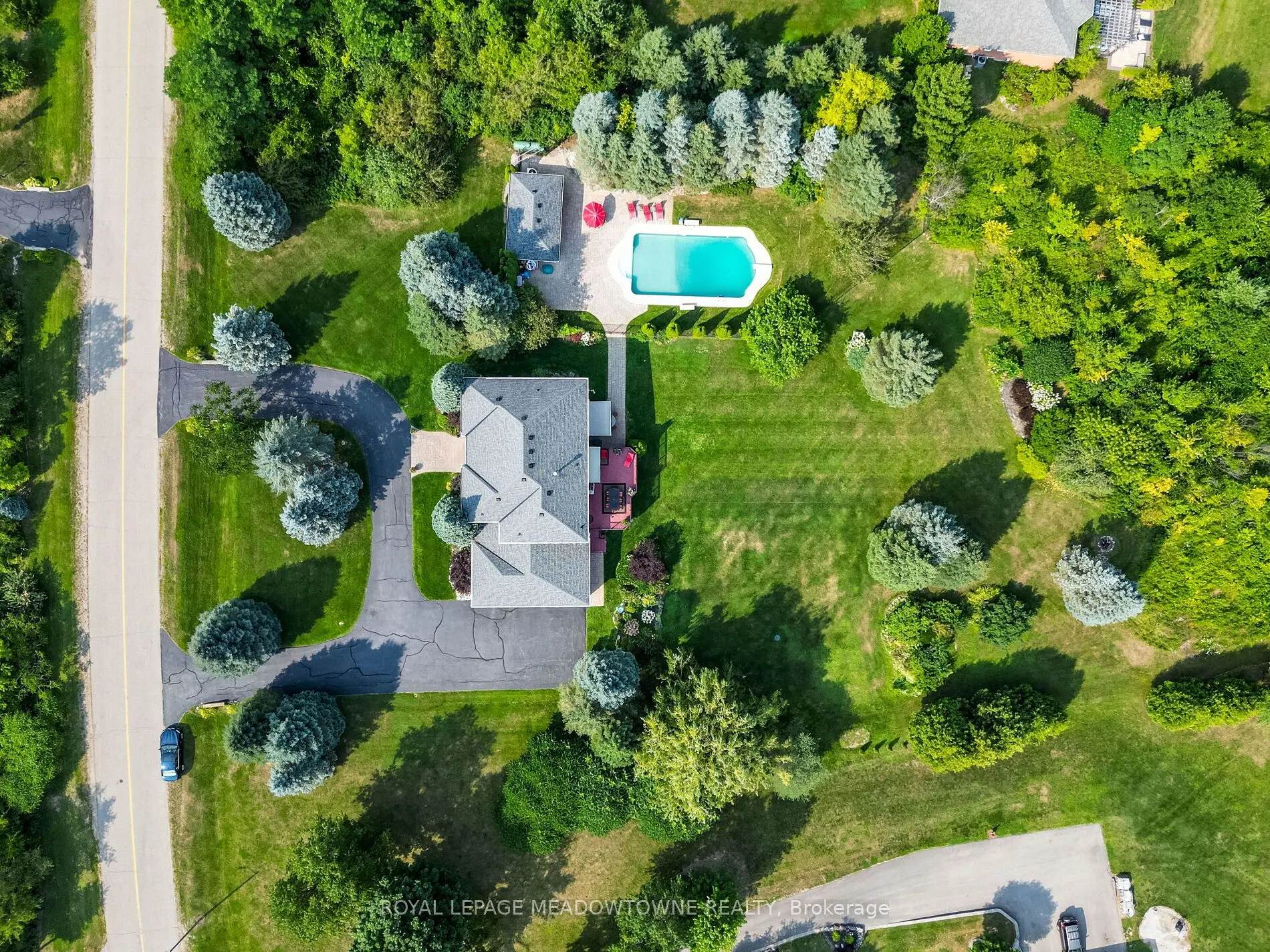 8 Deer Run Crescent
