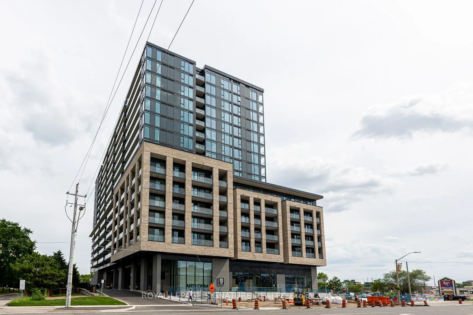 86 Dundas Street E, #913