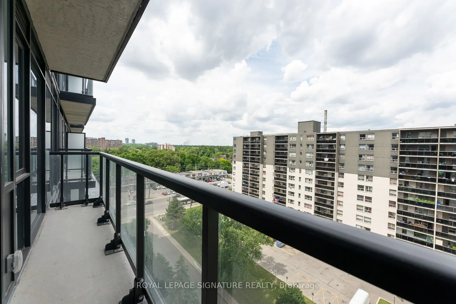 86 Dundas Street E, #913