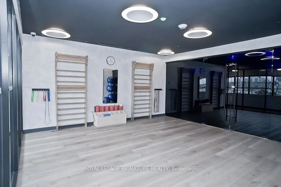 86 Dundas Street E, #913