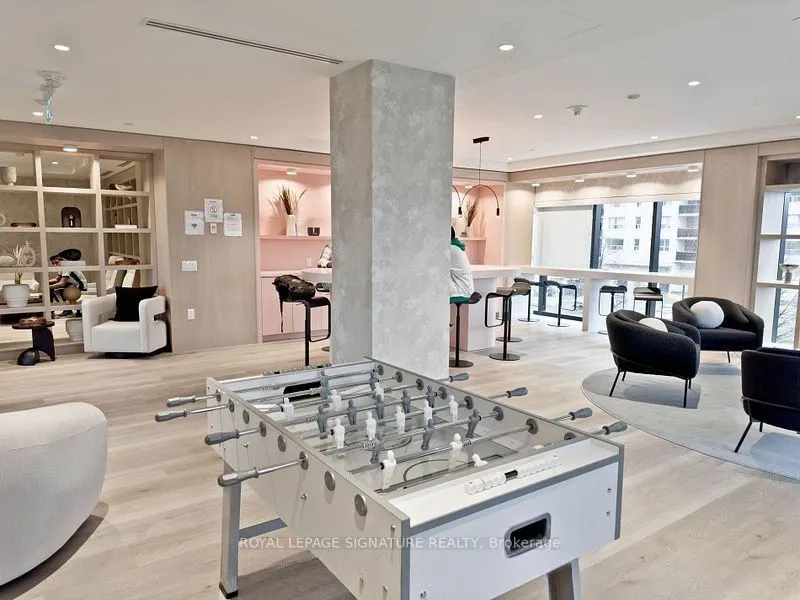 86 Dundas Street E, #913