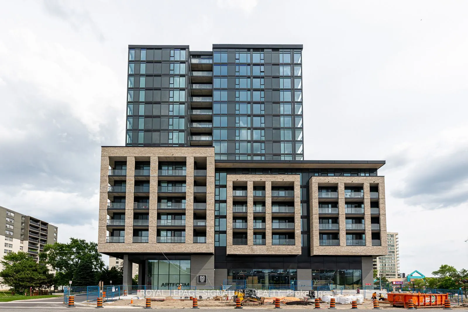 86 Dundas Street E, #913