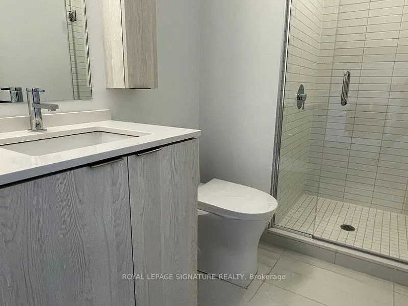 86 Dundas Street E, #913