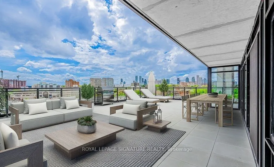 86 Dundas Street E, #913