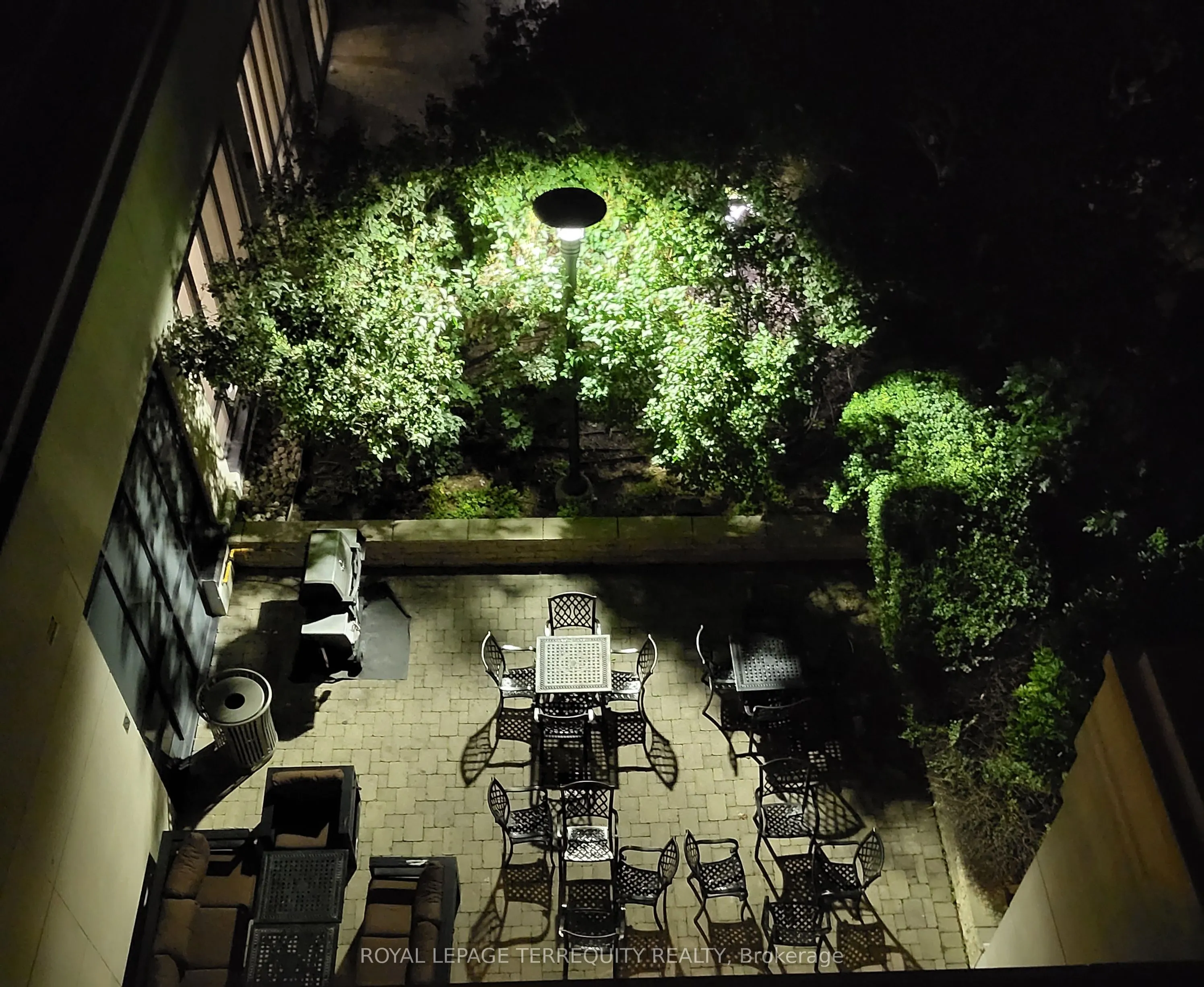 2 Eva Road, #529