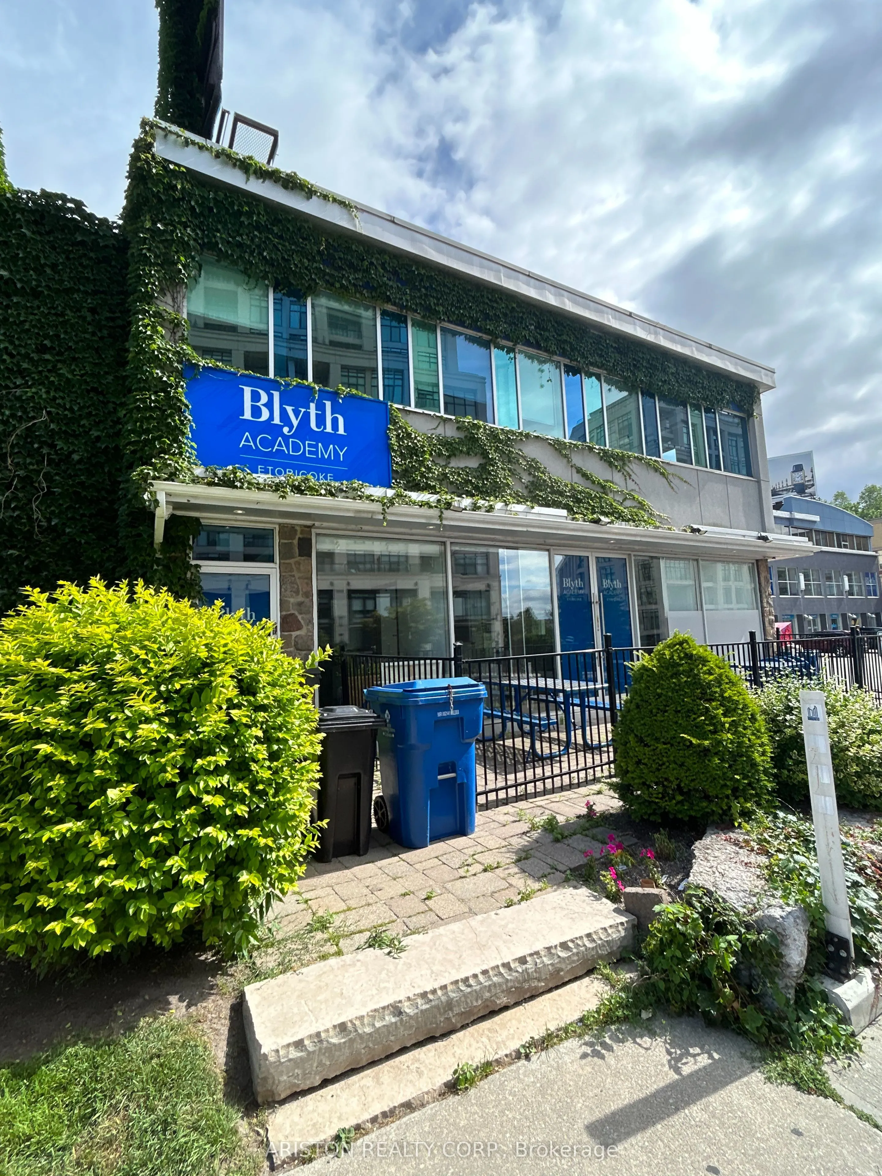 2489 Bloor Street W, #2nd Floor