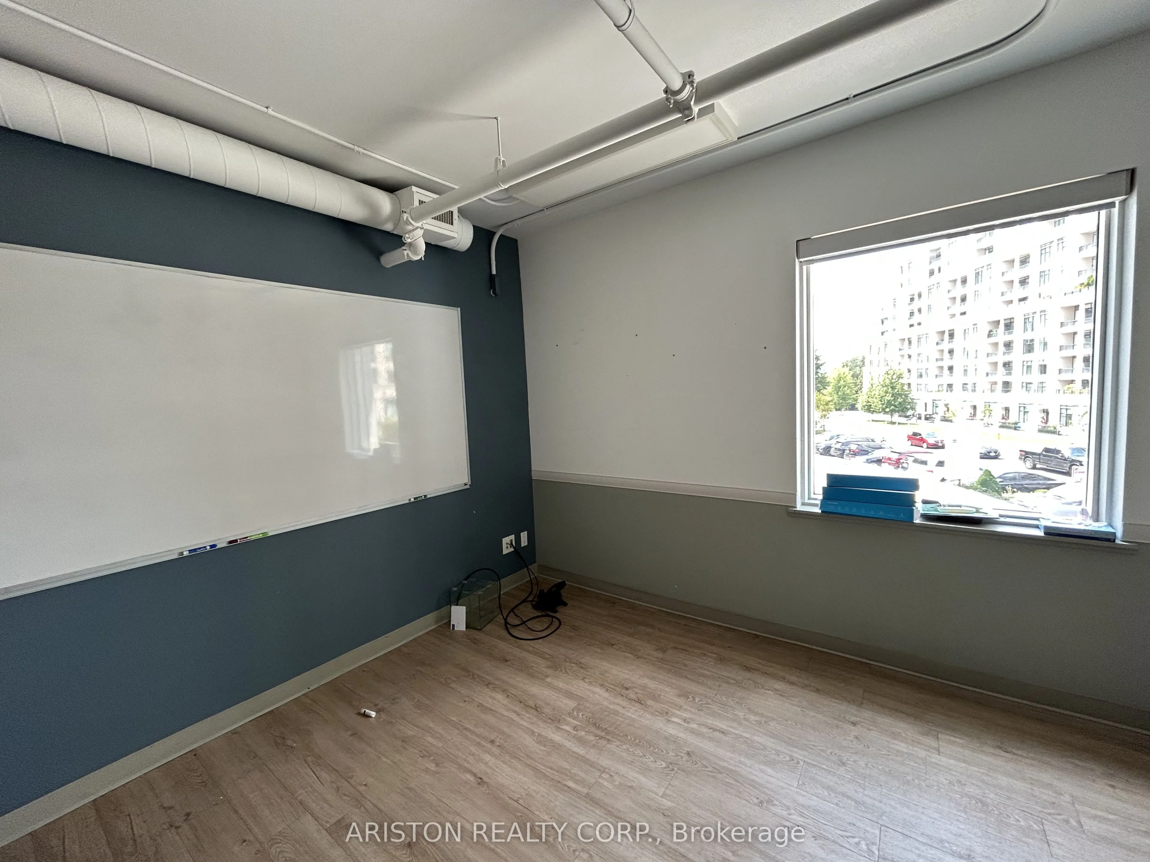 2489 Bloor Street W