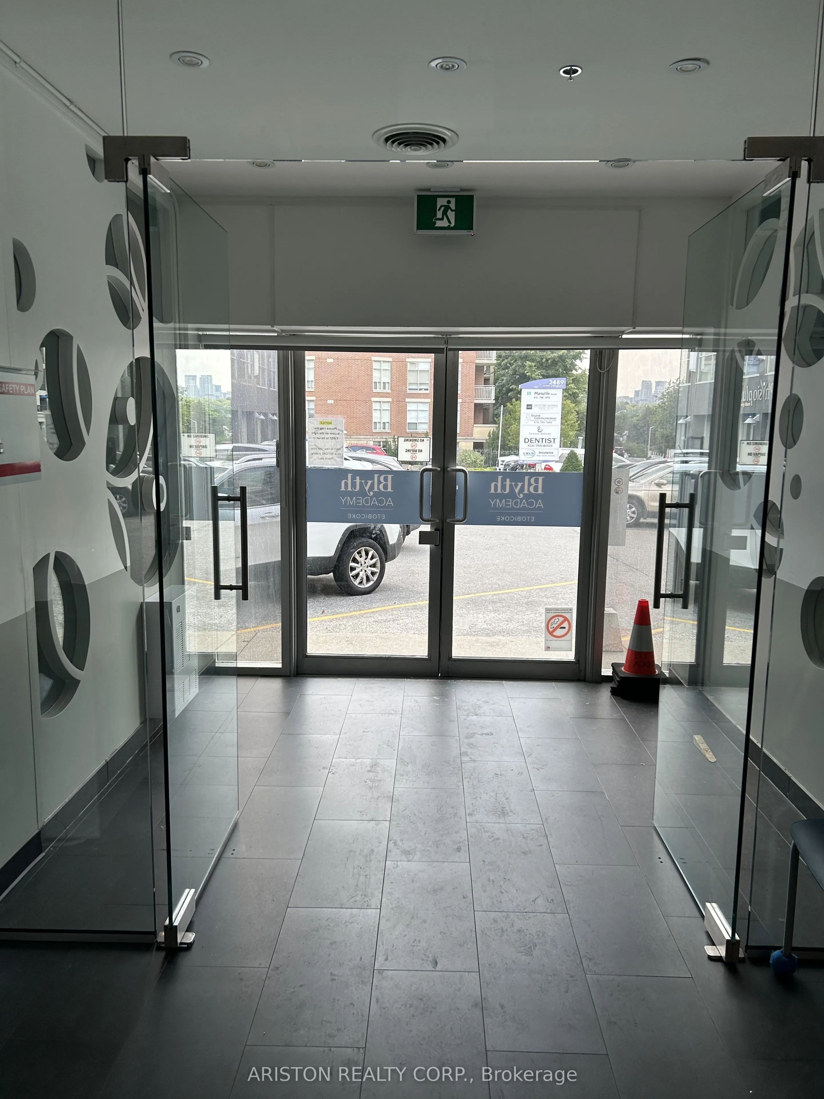 2489 Bloor Street W