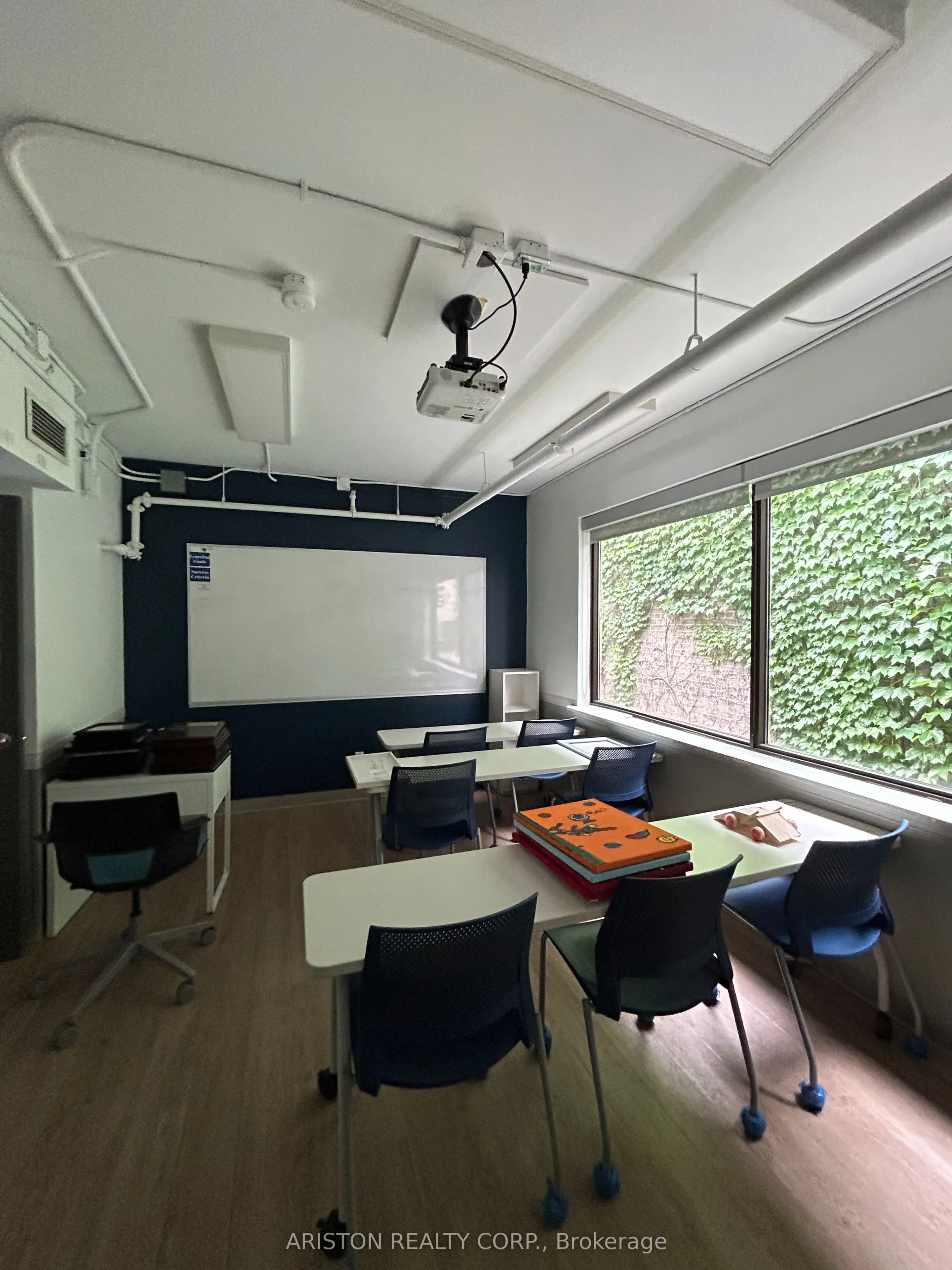 2489 Bloor Street W